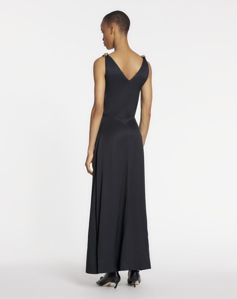ROBE MIDI ÉVASÉE COL EN V SANS MANCHES EN SATIN