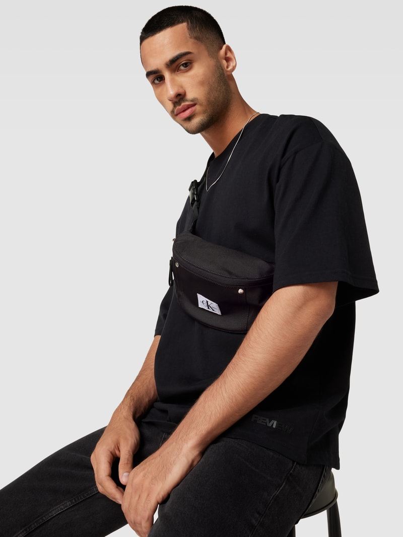 Bauchtasche mit Label-Patch in black