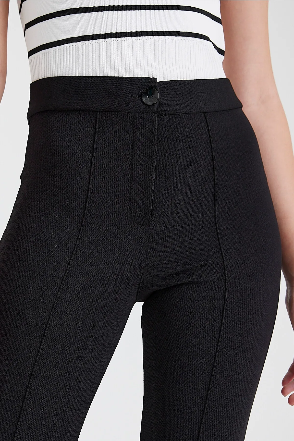 macharelbasic  Schwarze Palazzo-Hose mit hohem Bund und schmaler Passform und ausgestelltem Bein für Damen