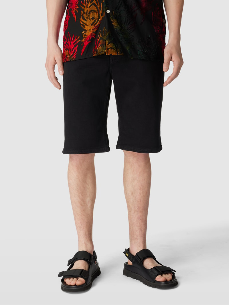 Jeansshorts mit Label-Patch in schwarz