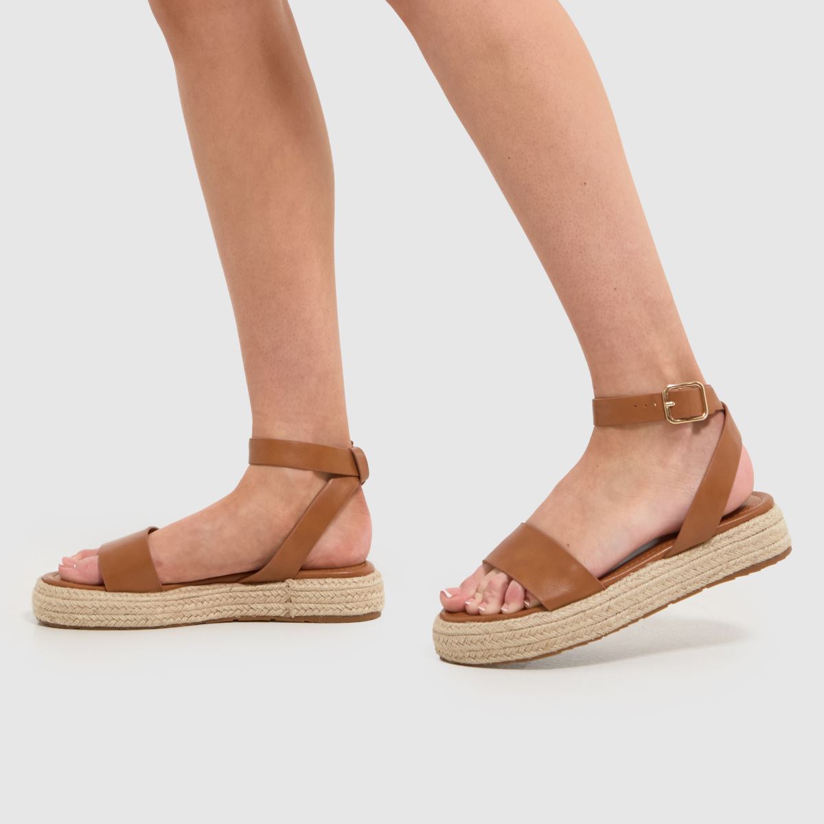 – Violetta låga espadrillsandaler i brunt material