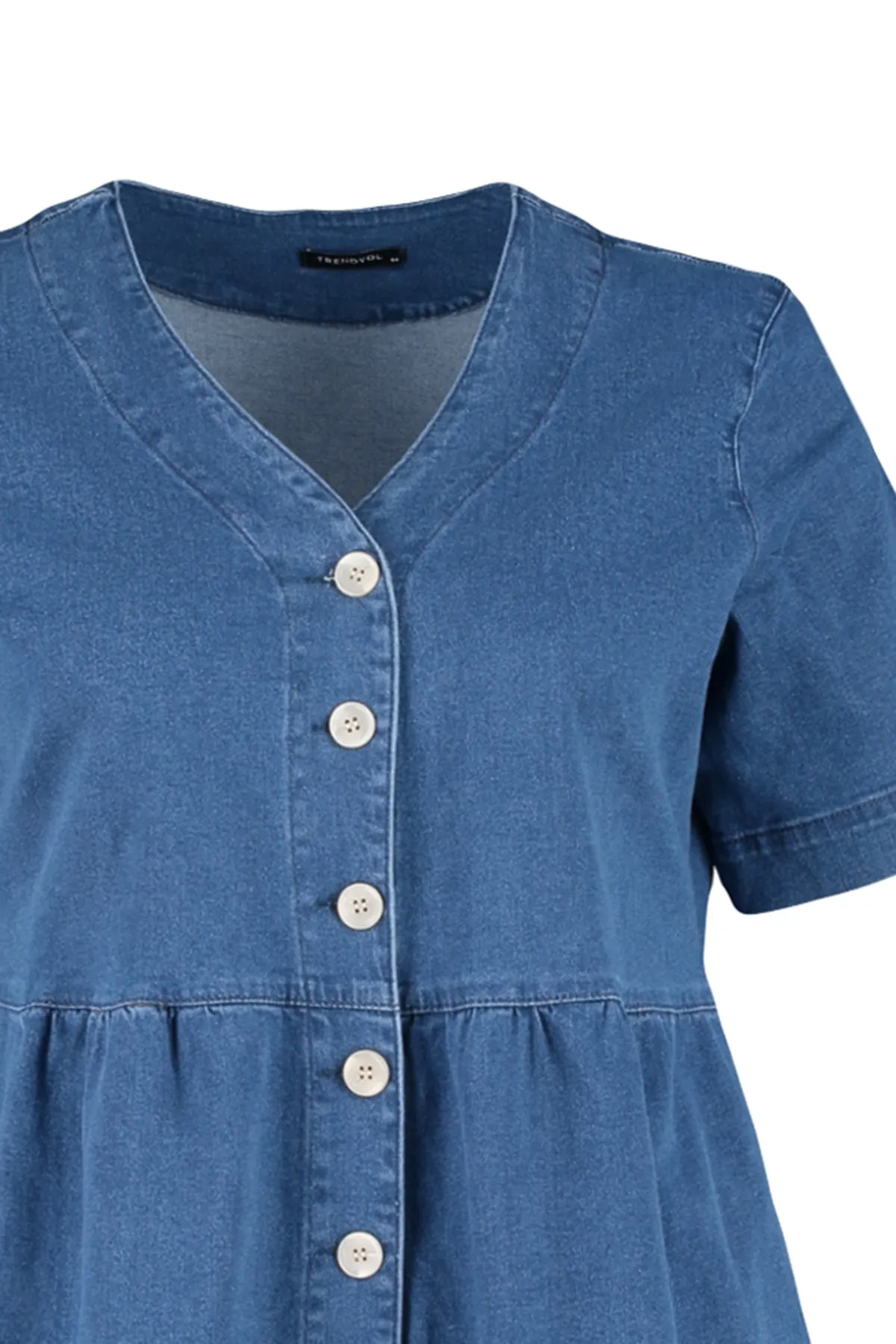 Trendyol Curve  Blaues Jeanskleid mit Taillenöffnung/Skater-V-Ausschnitt TBBSS23AH00078