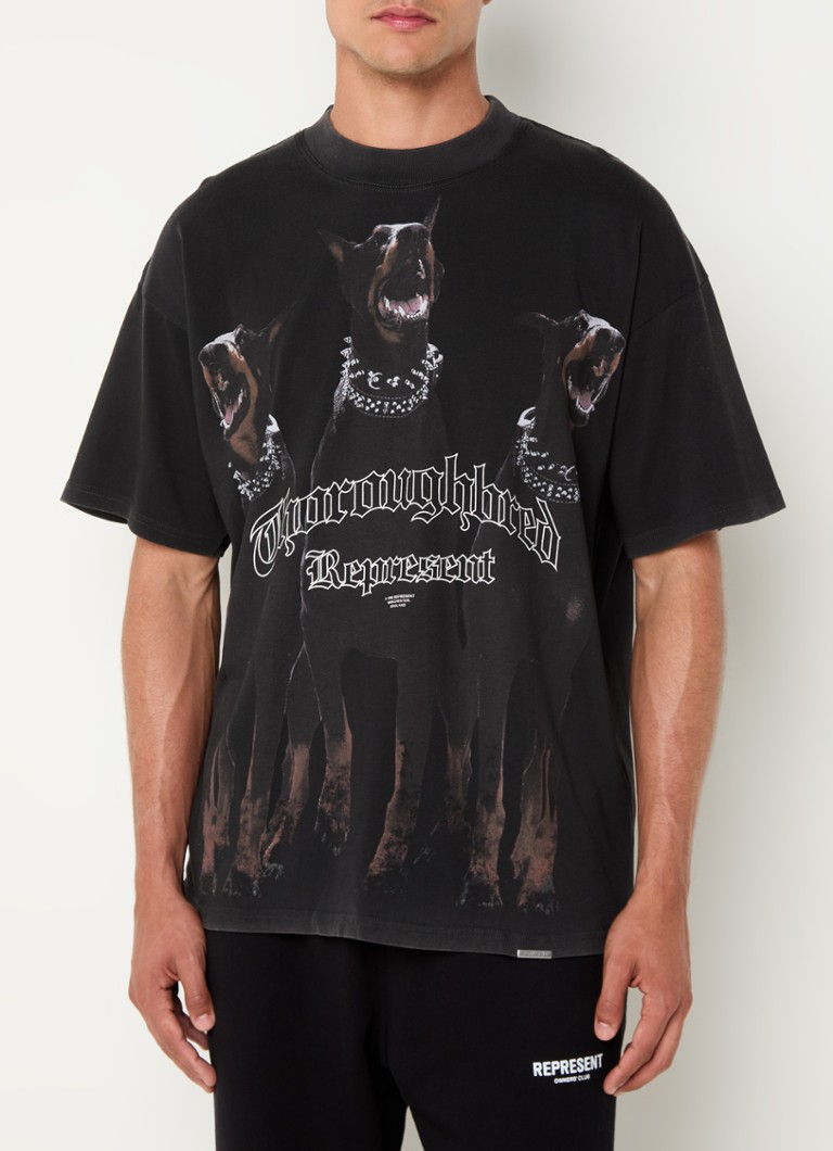 T-shirt con l'immagine di un purosangue e il logo stampato