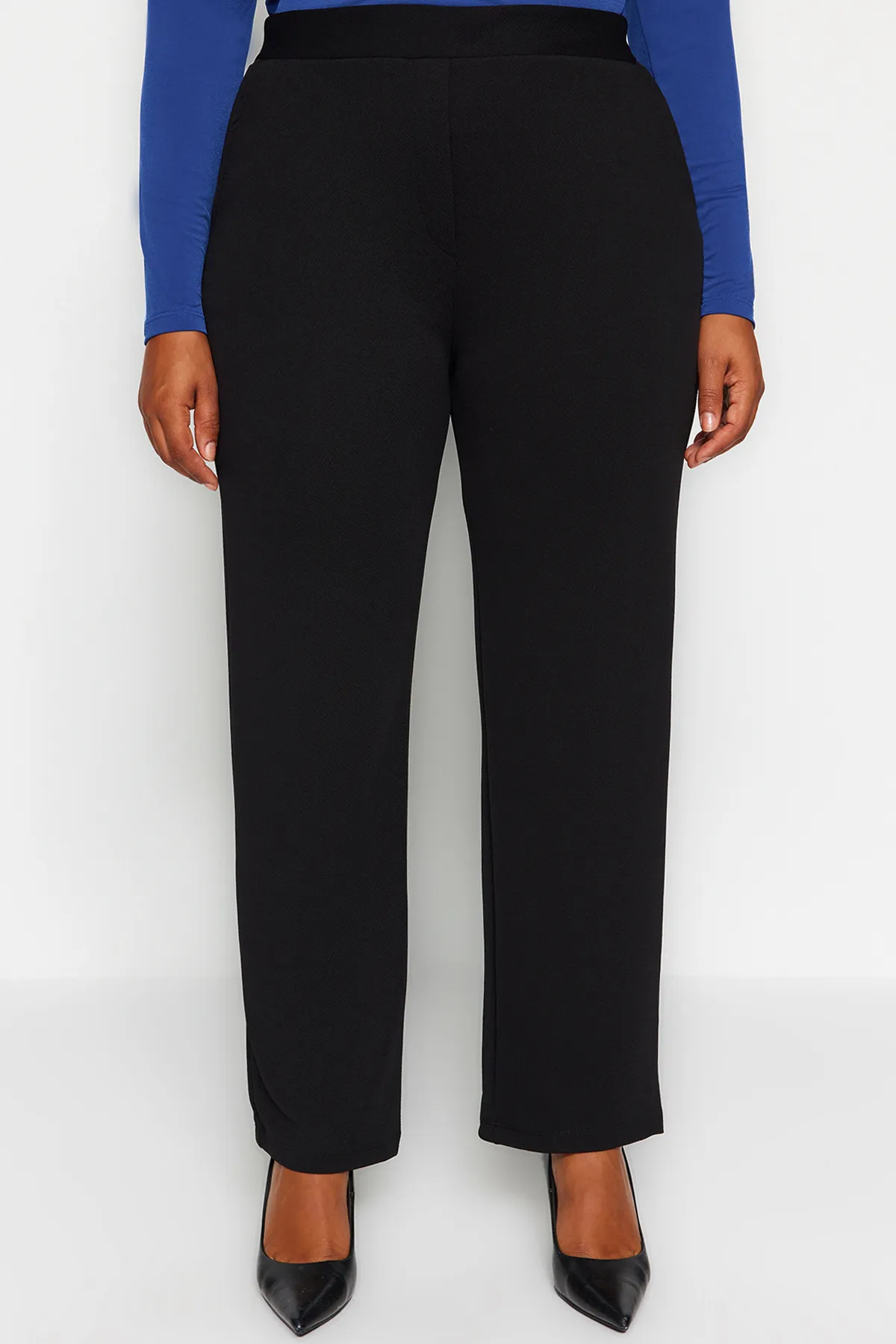 Trendyol Curve  Schwarze Krepp-Strickhose mit hoher Taille TBBAW24AR00008
