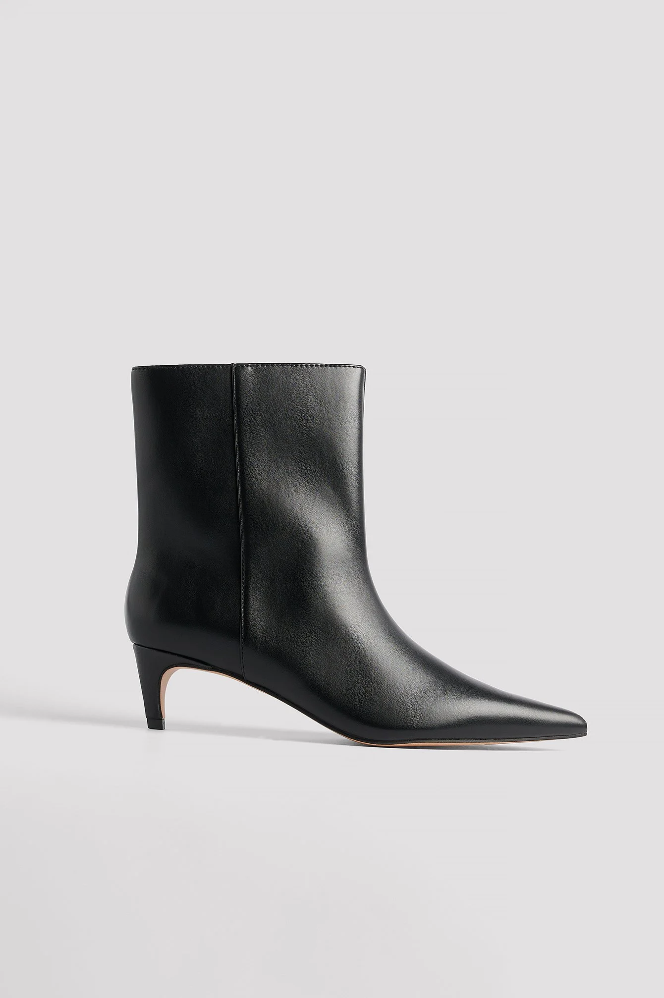 Stiefeletten mit Kitten-Heel-Absatz