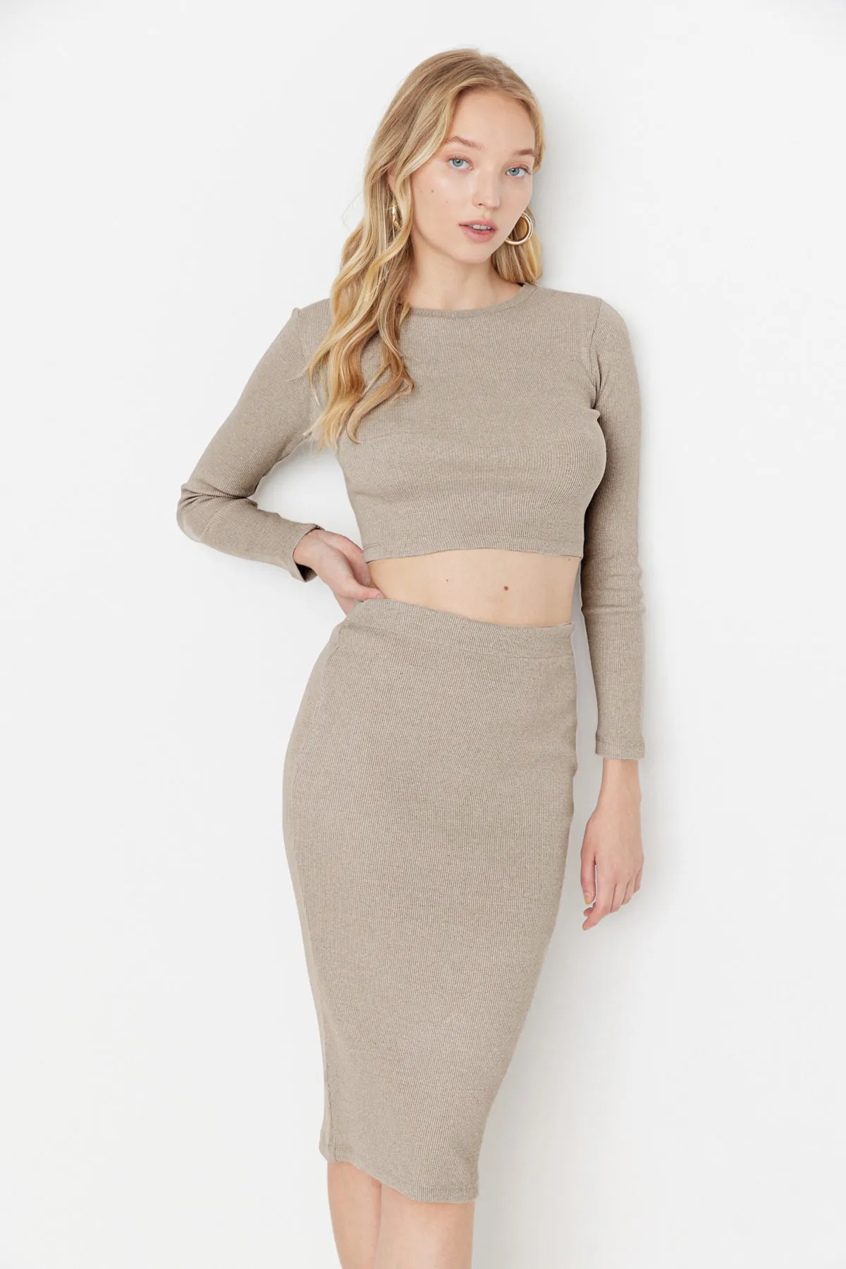 Trendyol Collection  Stone Crop Rundhalsausschnitt Geripptes Flexibles Strickoberteil und Unterteil Set TWOAW22AU0496