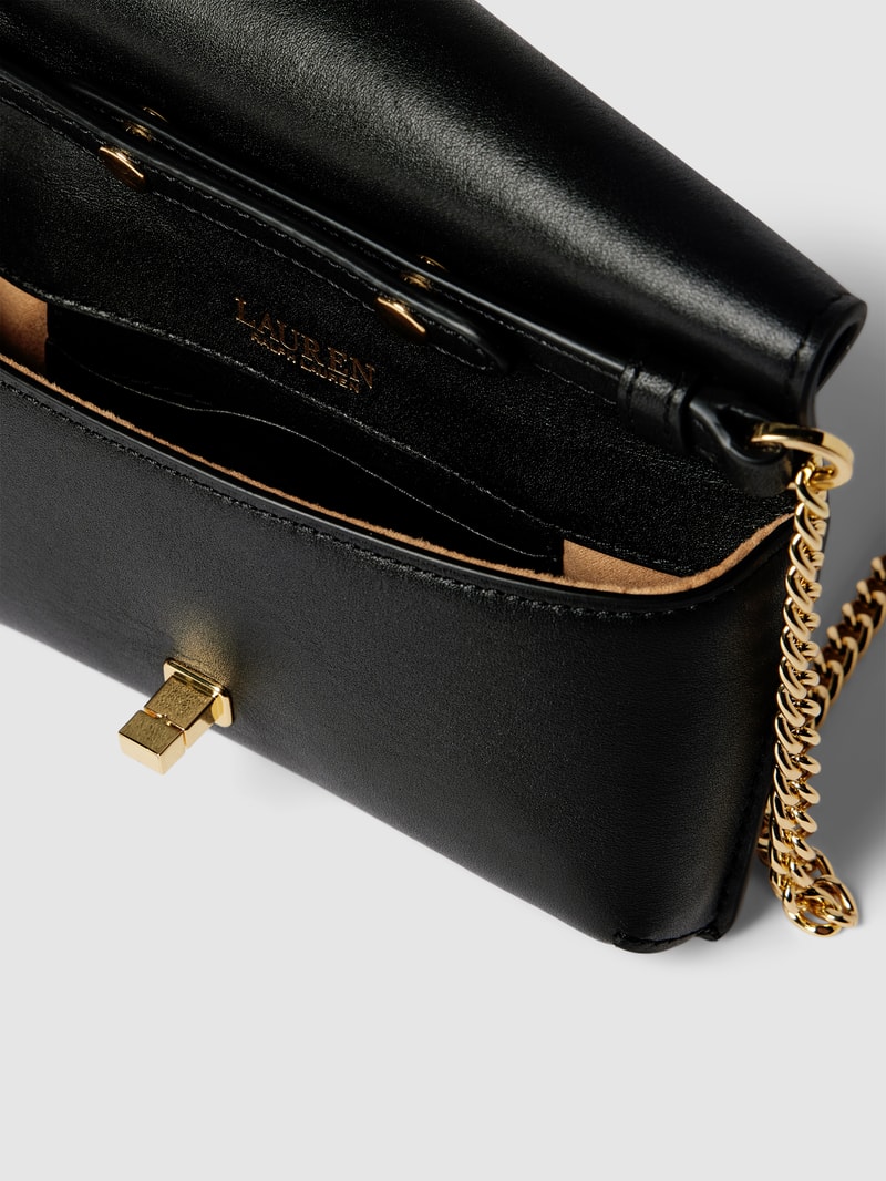 Clutch mit Label-Applikation in schwarz