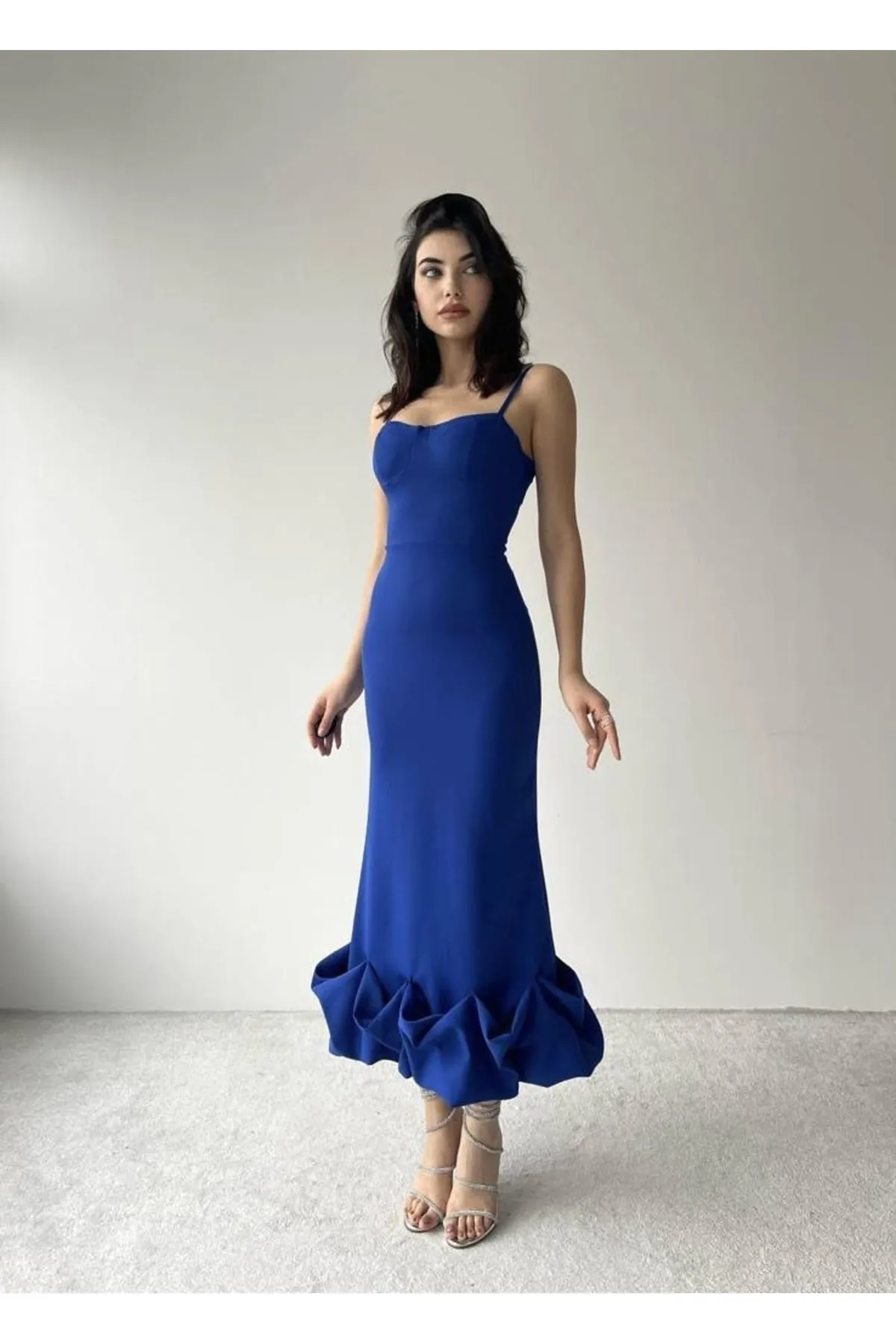 Afiş Butik  Saks – Blaues, asymmetrisches, geschwungenes Midikleid mit Rock