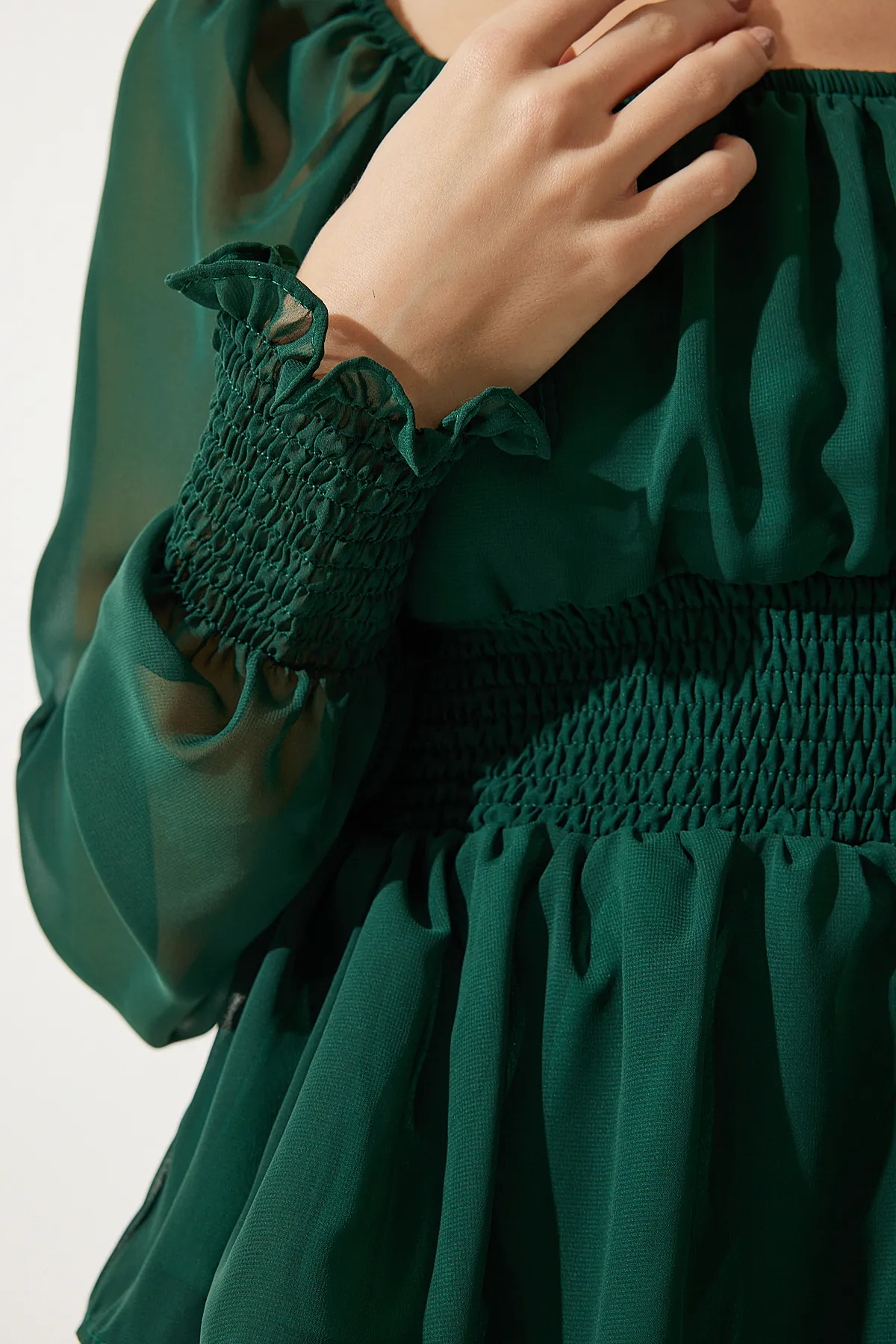Happiness İstanbul  Smaragdgrünes Volant-Chiffonkleid für Damen DK00168