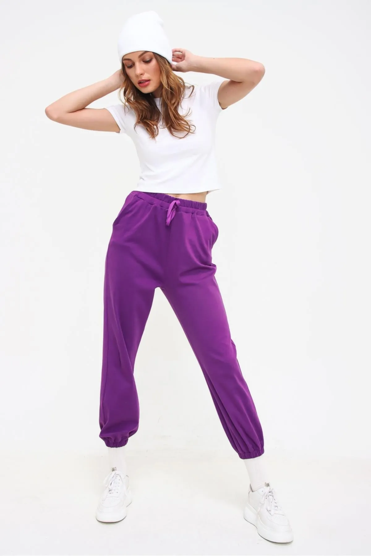 Trend Alaçatı Stili  Pflaumenfarbene Jogginghose für Damen mit elastischem Bund und Knöcheln HK00009