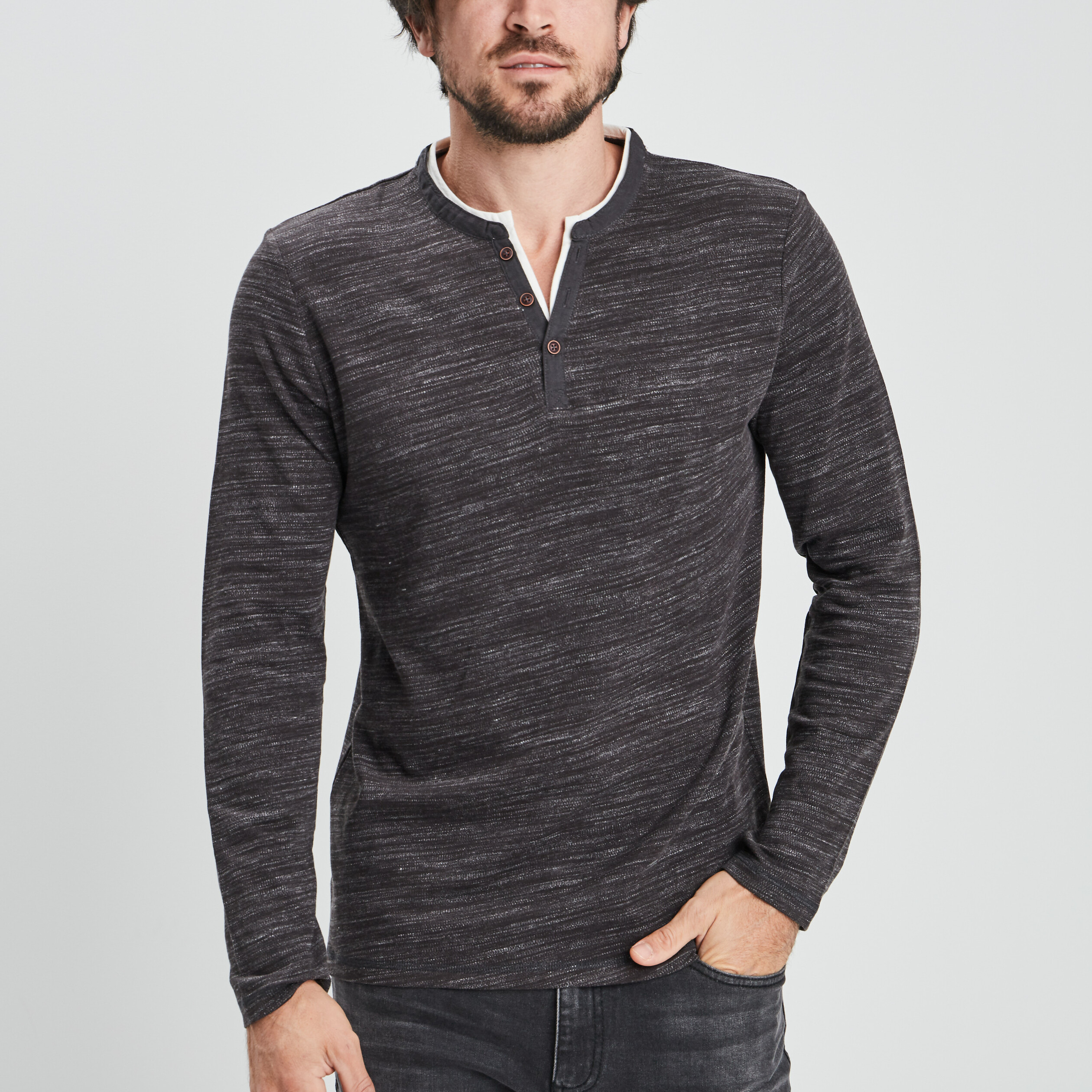 T-shirt avec col tunisien gris foncé homme | La Halle