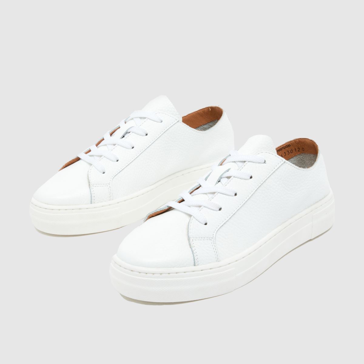 Schuh Millie – Vita sneakers i läder med snörning