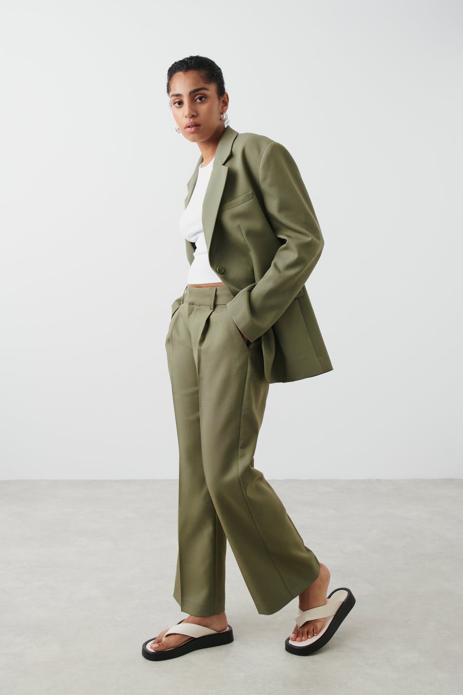 Low waist trousers