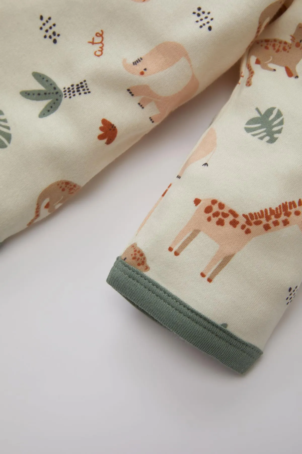 DeFacto  Baby Jungen Safari bedrucktes Langarm-Sweatshirt mit Jogginghose, 2er-Set B9645a524sp
