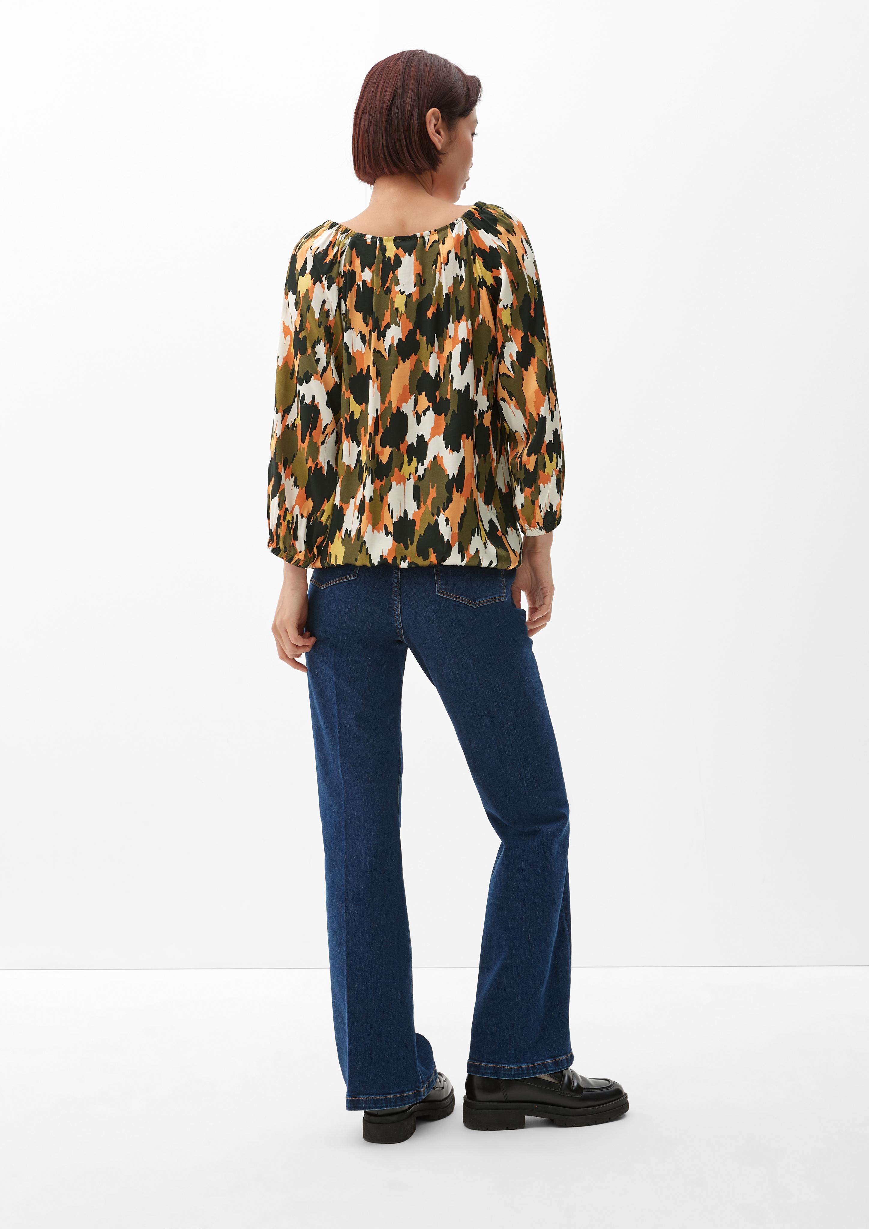 Viskosebluse mit Allovermuster  2120713-77A1