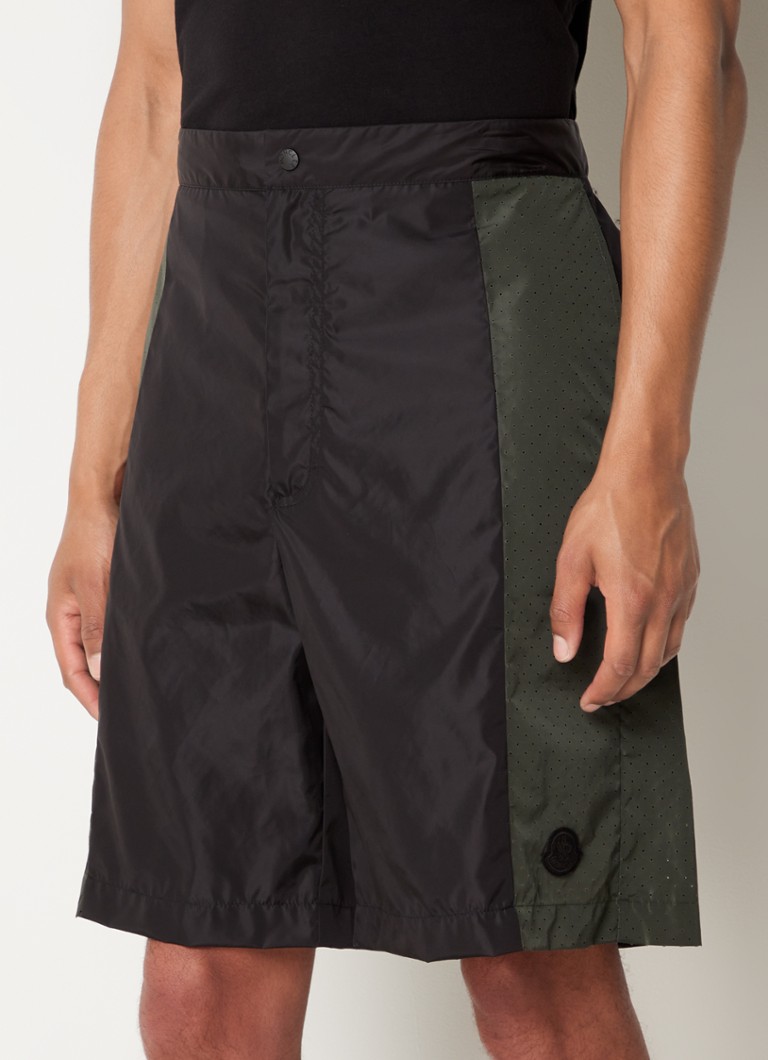 Pantaloni scurți Moncler Born To Protect, croială lejeră