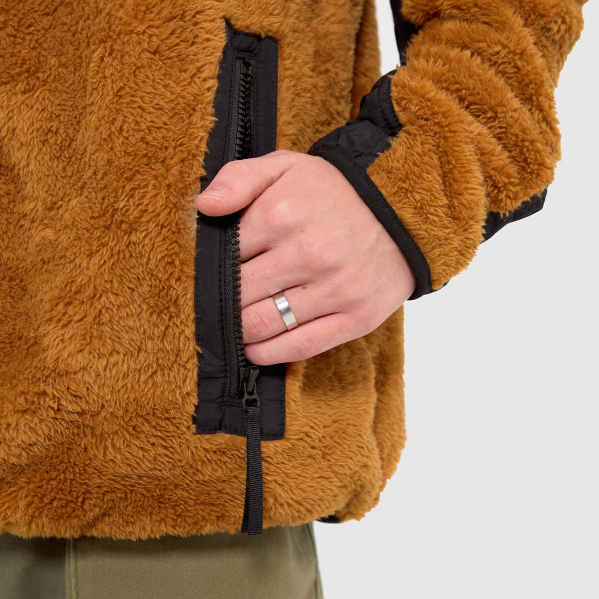 Timberland – Brun fleecejacka med hög lugg