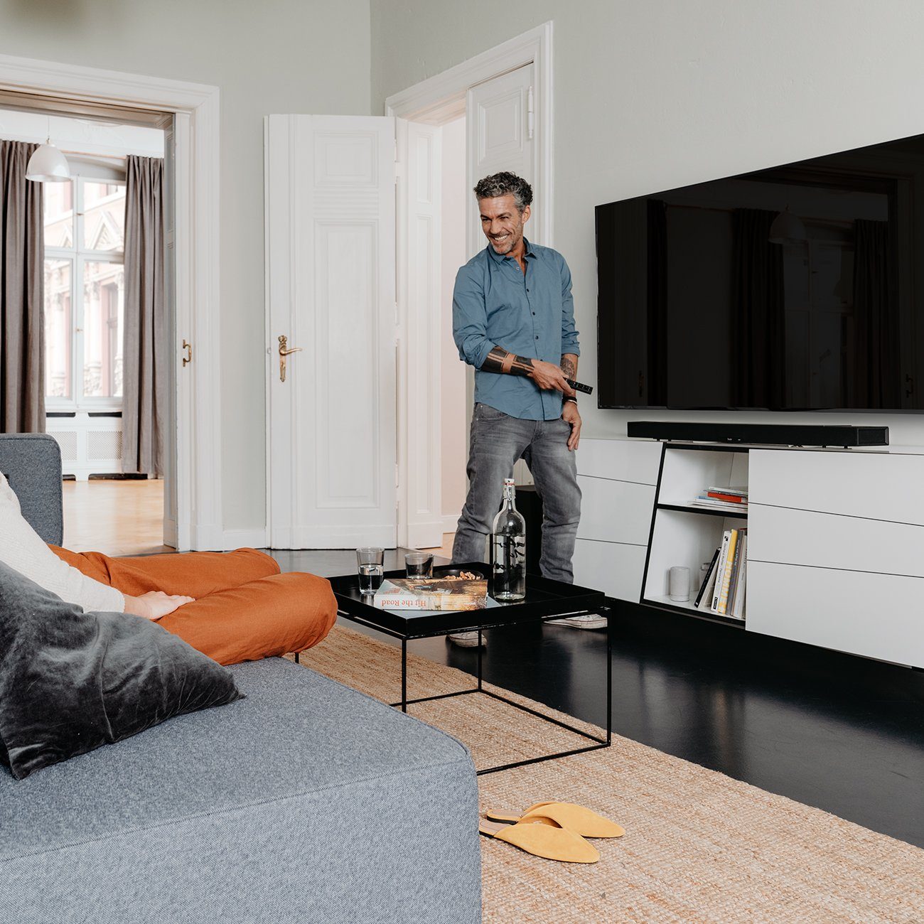 Teufel CINEBAR LUX Soundbar (HDMI, Bluetooth, 150 W, 12 High-Performance-Töner, integriertem Subwoofer, Dynamore® Ultra/3D)