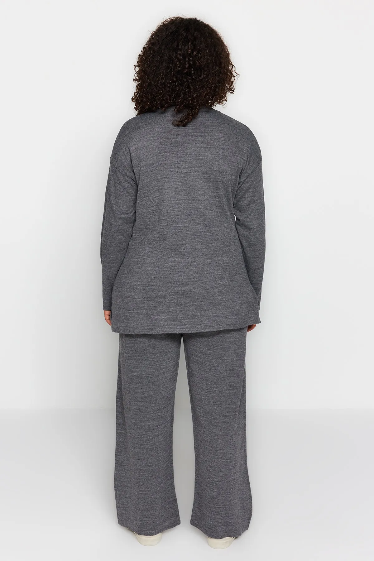 Trendyol Curve  Anthrazitfarbenes Strickoberteil- und -unterteil-Set mit Cut-Outs TBBAW23CP00027