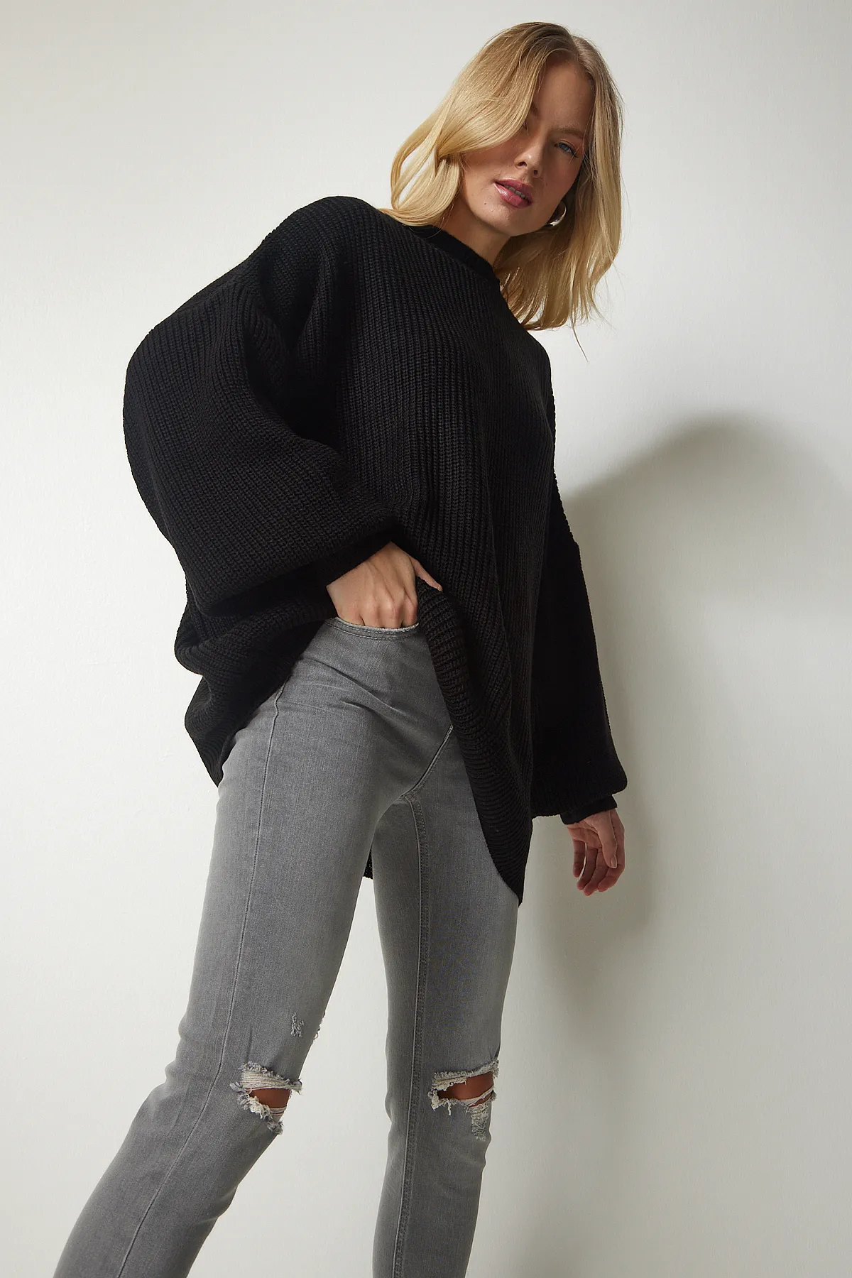 Happiness İstanbul  Schwarzer Oversize-Basic-Strickpullover für Damen mx00126