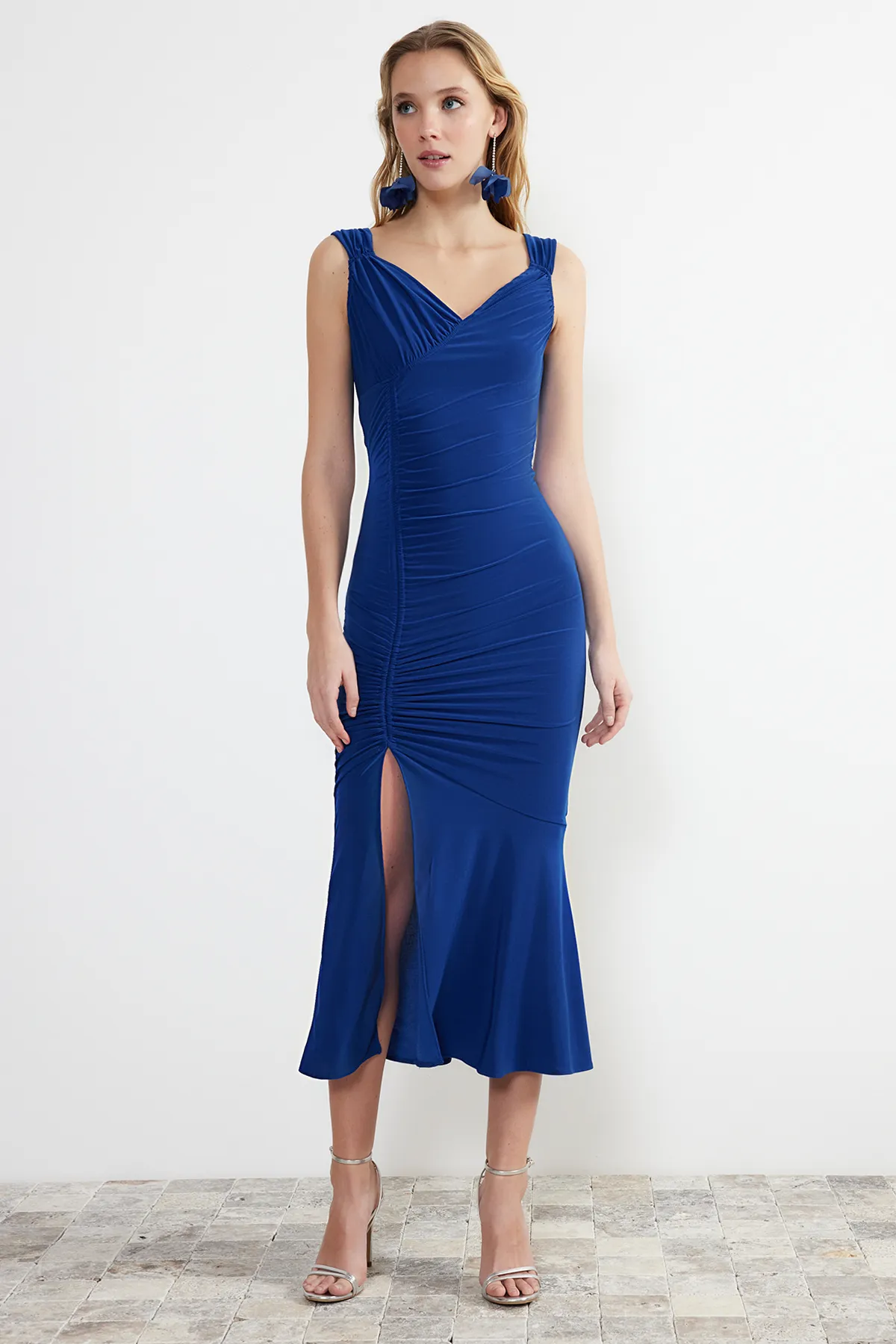 Trendyol Collection  Saks drapiertes gestricktes elegantes Abendkleid TPRSS24EL00061
