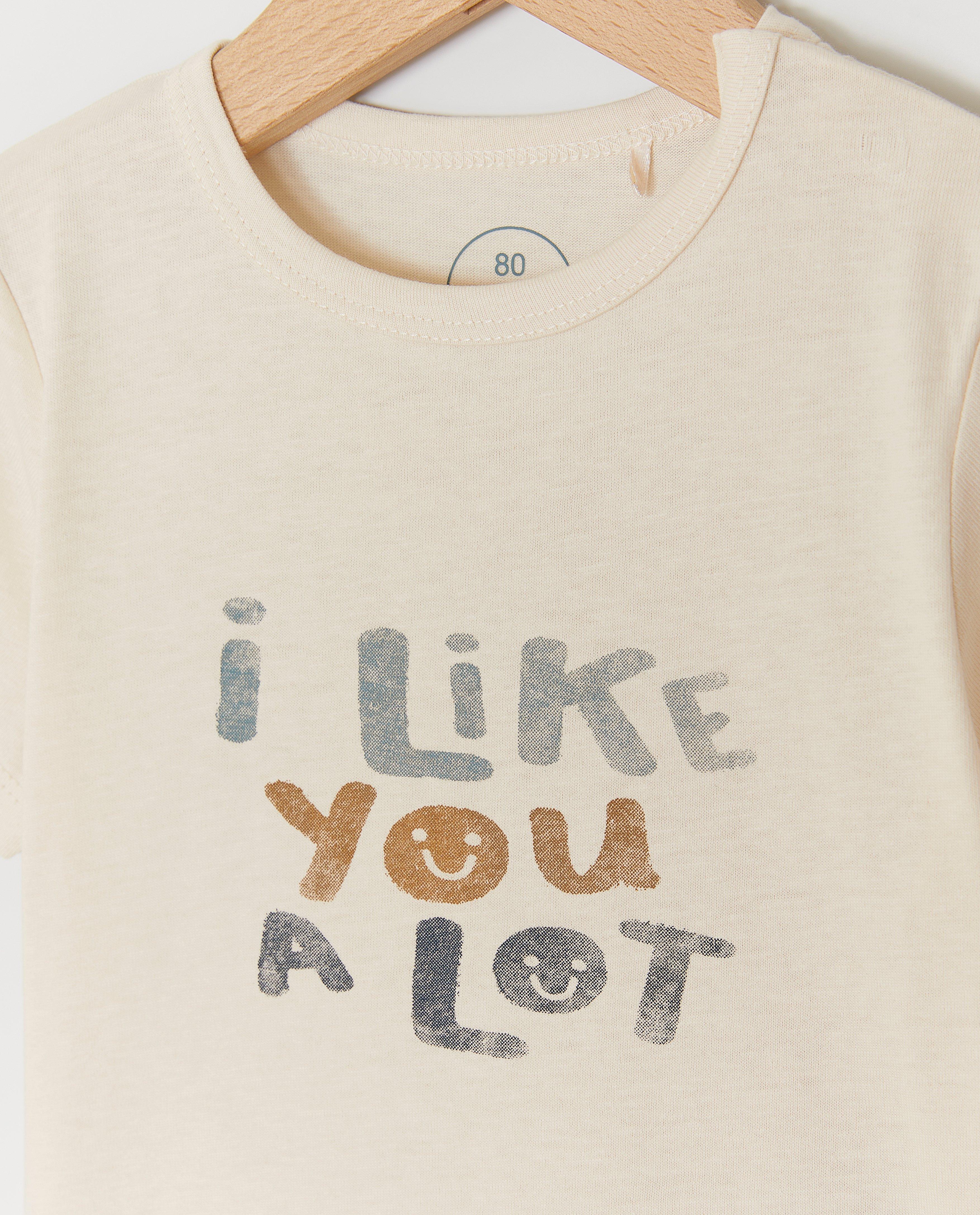 Tricou Besties cu litere maro