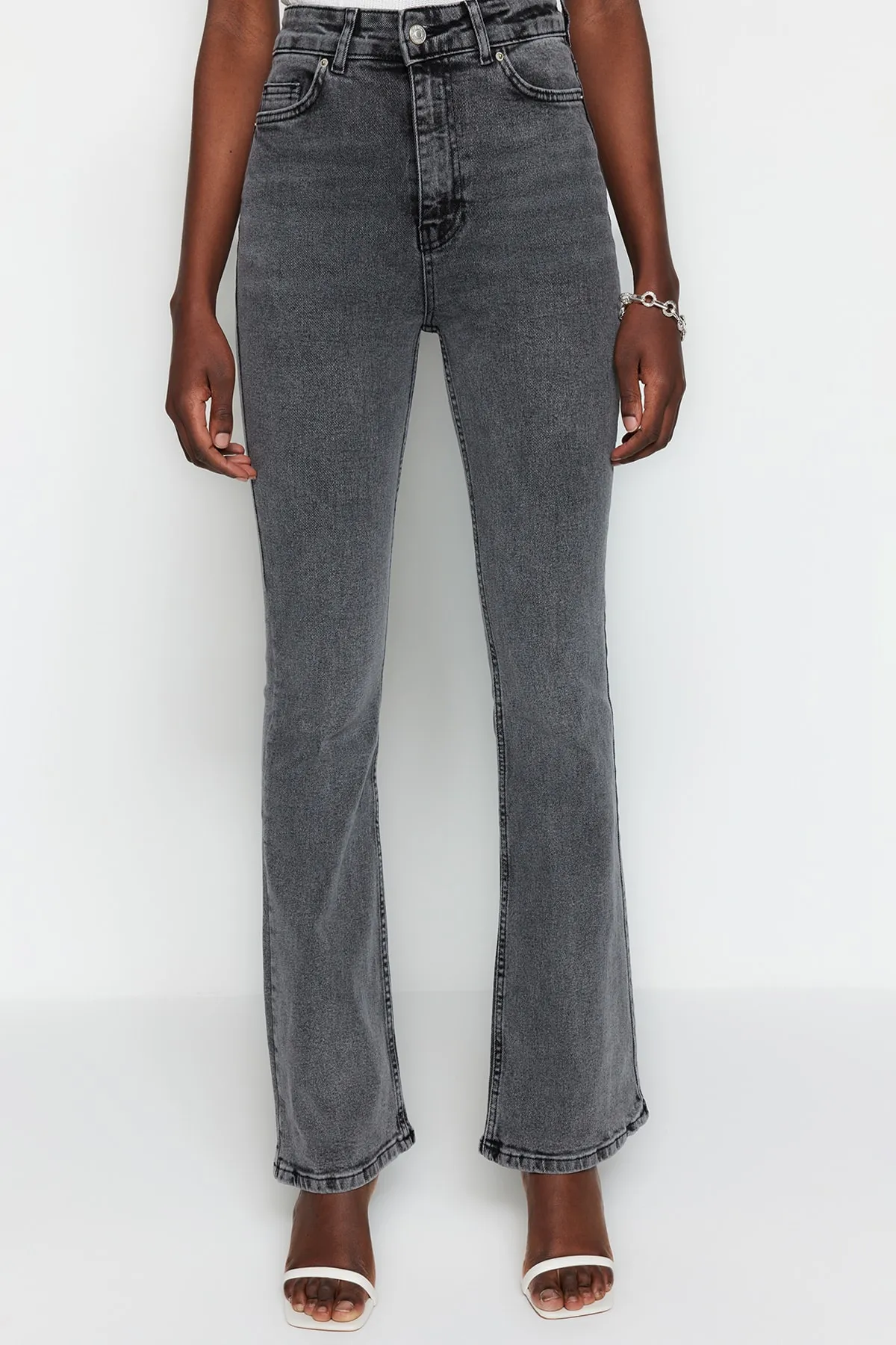 Trendyol Collection  Anthrazitfarbene Schlagjeans mit hoher Taille TWOSS23JE00066