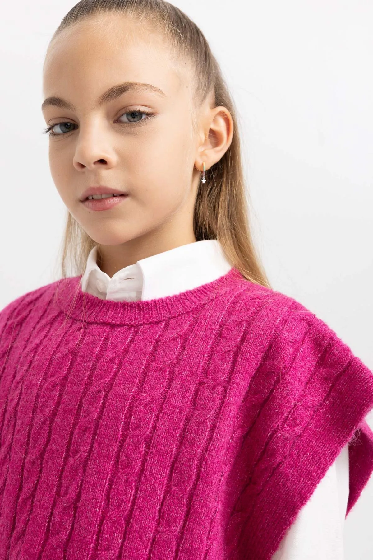 DeFacto  Strickpullover für Mädchen mit normaler Passform und Rundhalsausschnitt