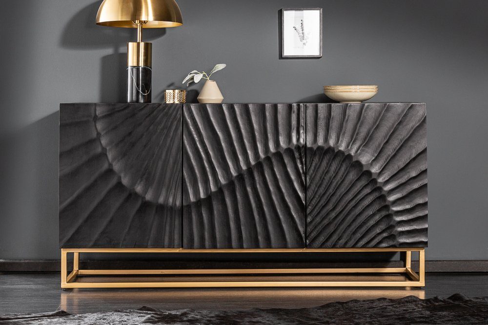 riess-ambiente Sideboard SCORPION 140cm schwarz / gold, Massivholz · Metall · Kommode · 3D Schnitzereien · Wohnzimmer