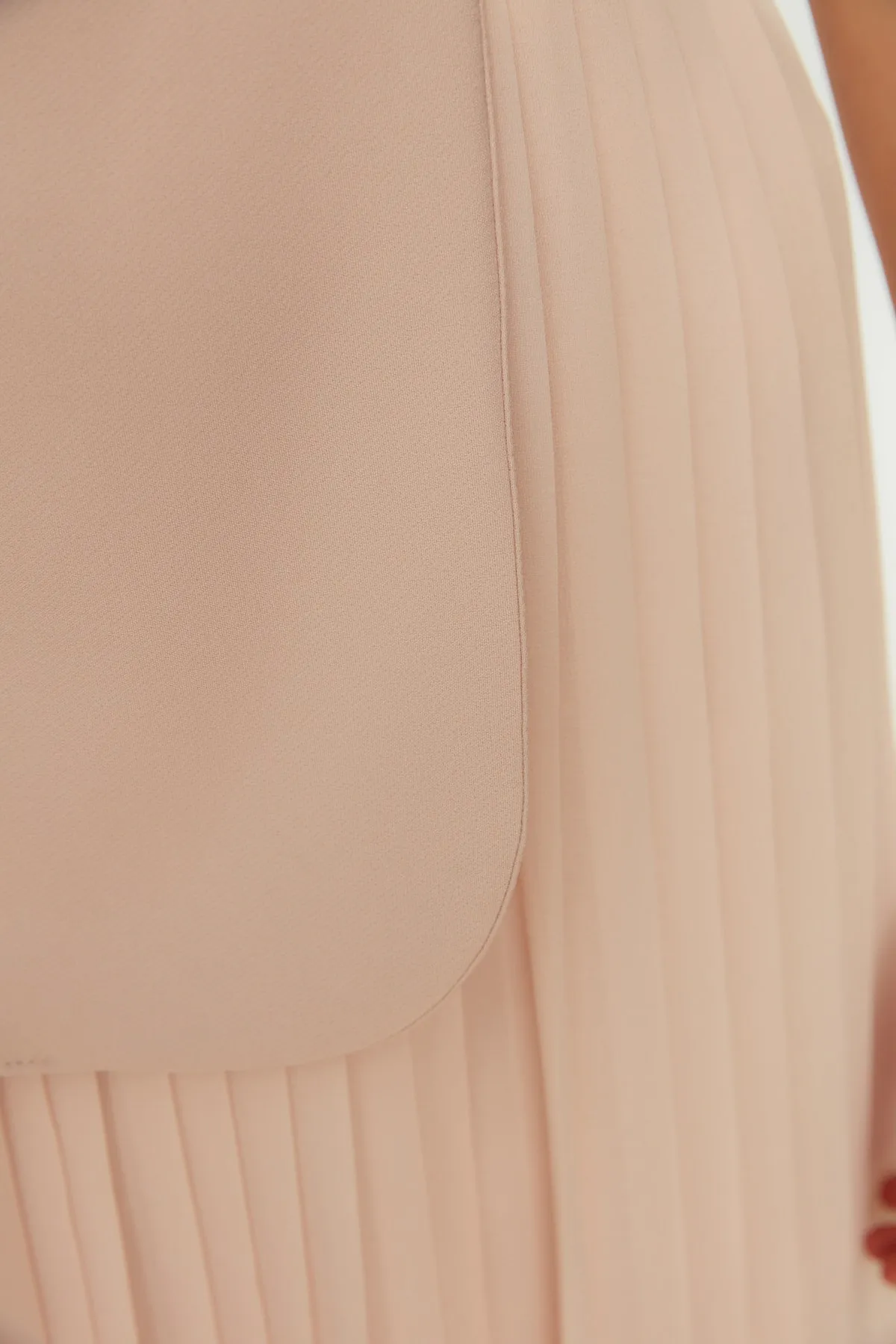 Trendyol Collection  Cremefarbenes, plissiertes Webkleid mit Gürtel TWOSS20EL0909