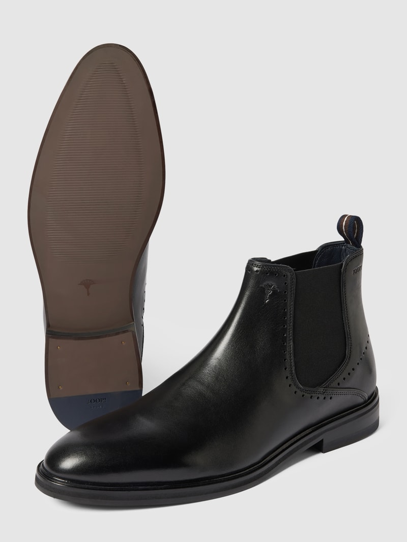 Chelsea Boots mit Perforierungen Modell 'pero' in schwarz