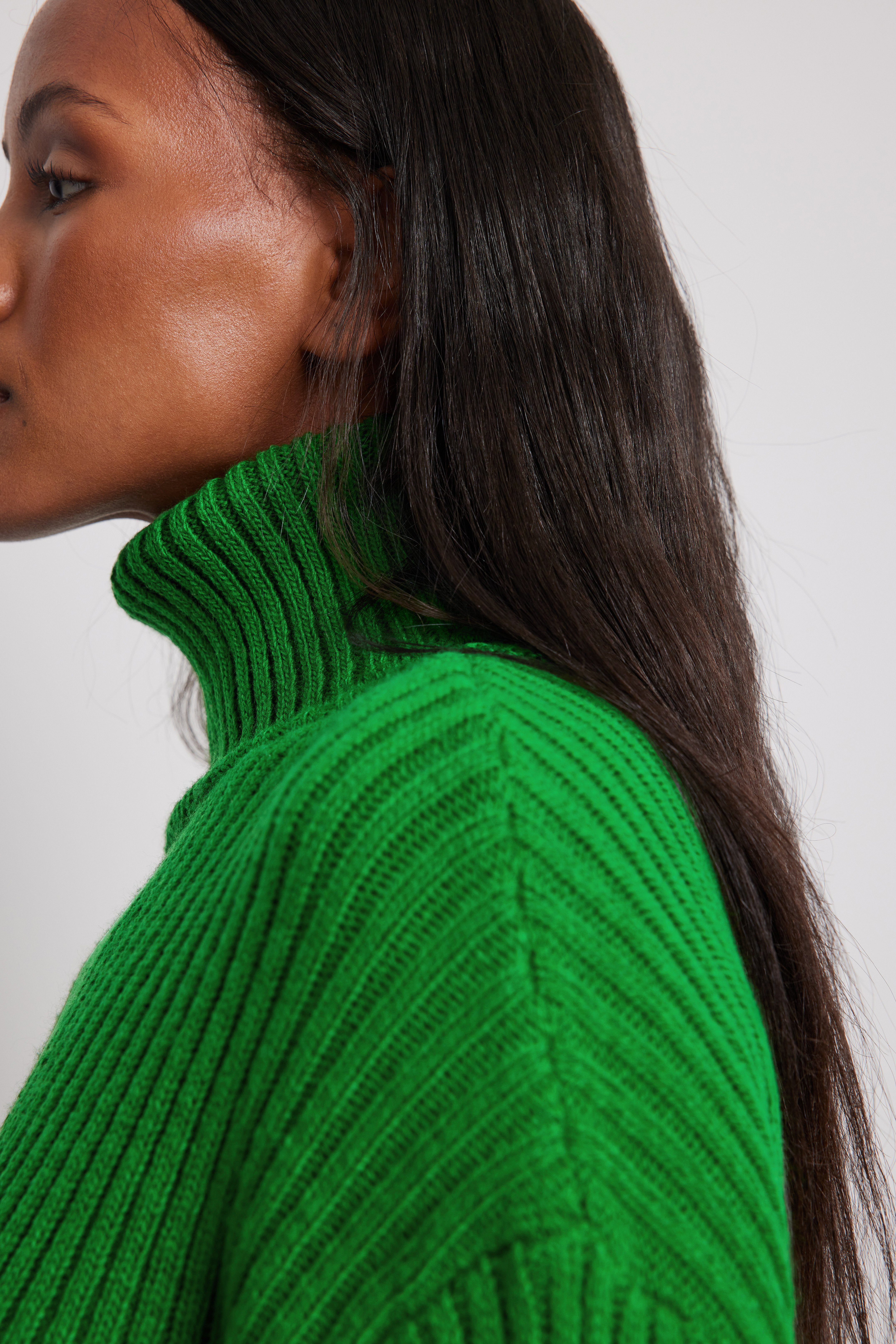 Gerippter Strickpullover mit Rollkragen