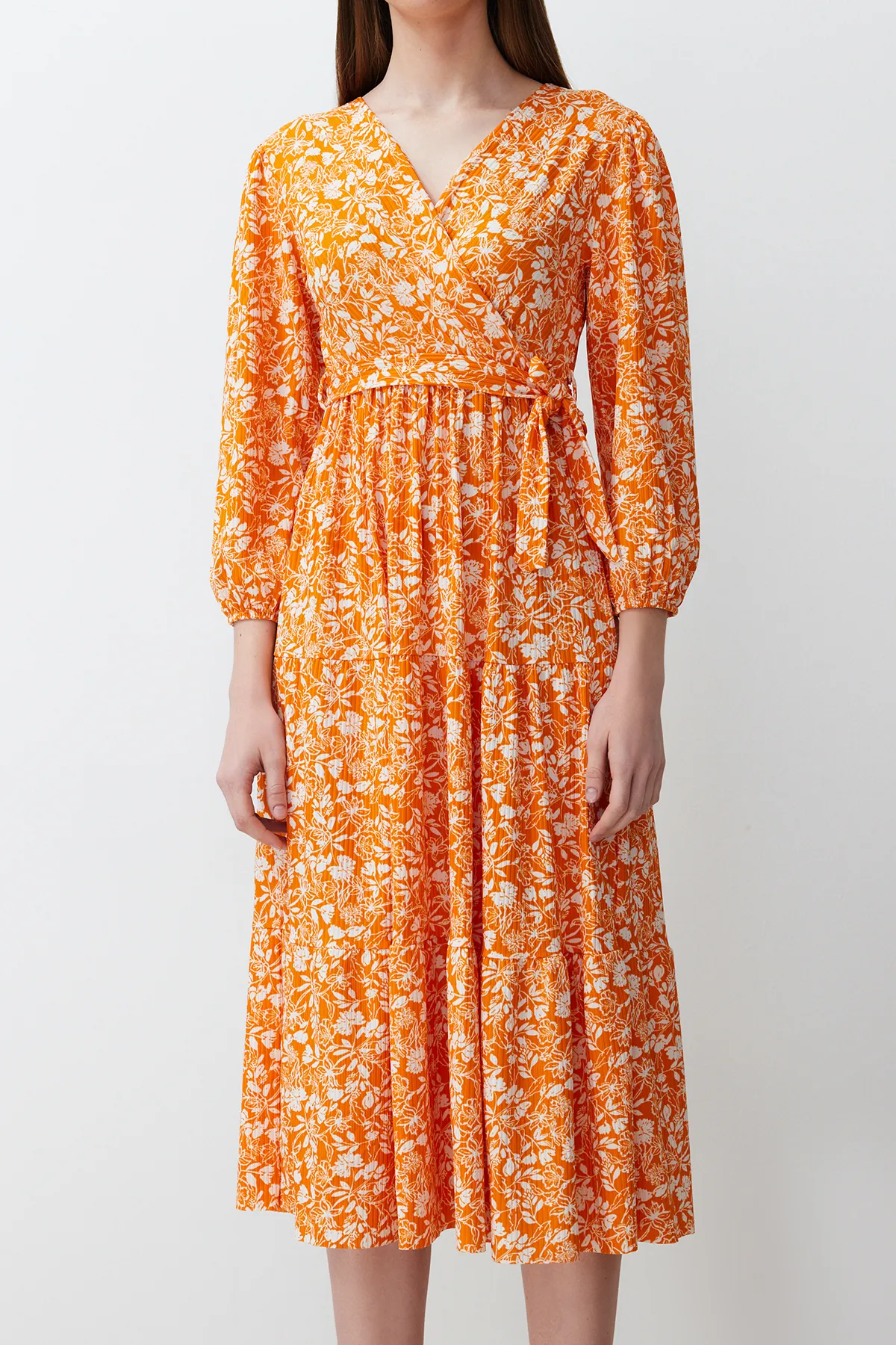 Trendyol Collection  Orangefarbener Gürtel mit Punkten, detaillierter zweireihiger Skater-/Gürtelöffnung TWOSS24EL00185