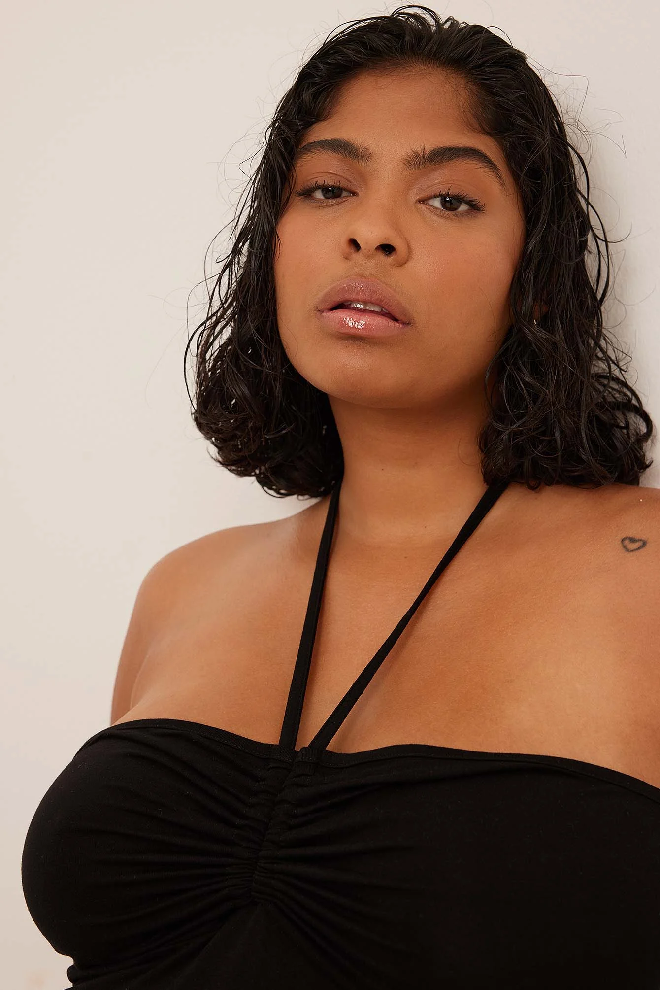 Neckholder-Singlet mit Rüschen