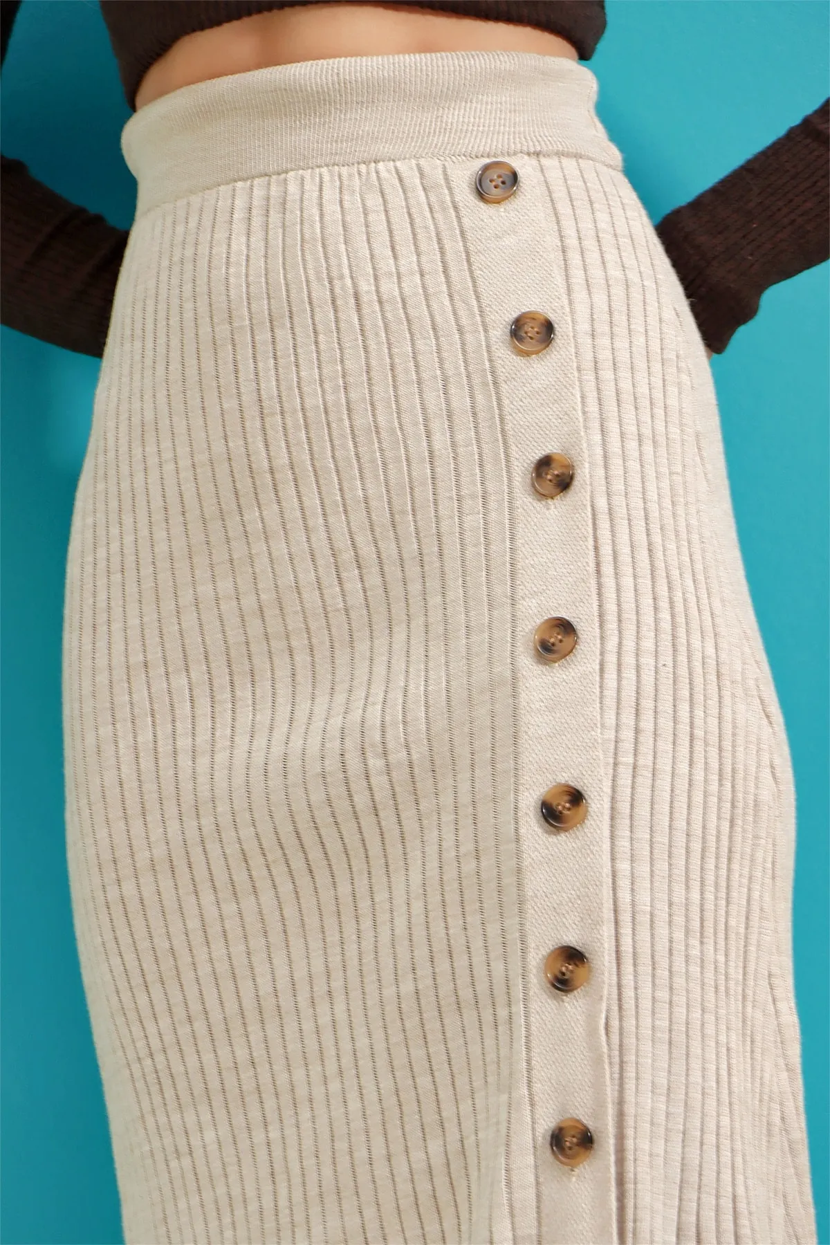 Trend Alaçatı Stili  Beigefarbener Strickrock mit Knopfleiste für Damen ALC-X9246