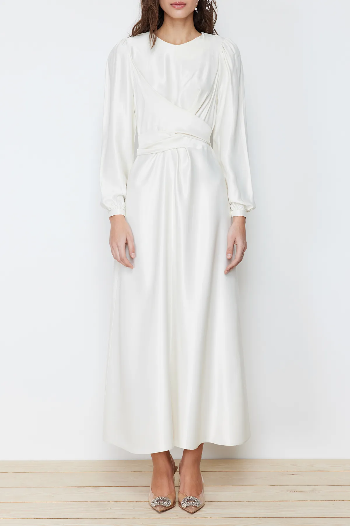 Trendyol Modest  Ecru Zweireihiges, detailliertes langes Hochzeits-/Besondere-Tag-Abendkleid TCTAW22EB0105