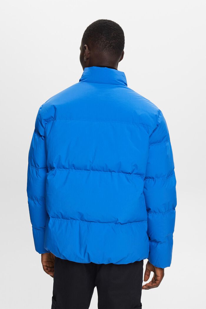 Recycelt: Pufferjacke mit Daunen