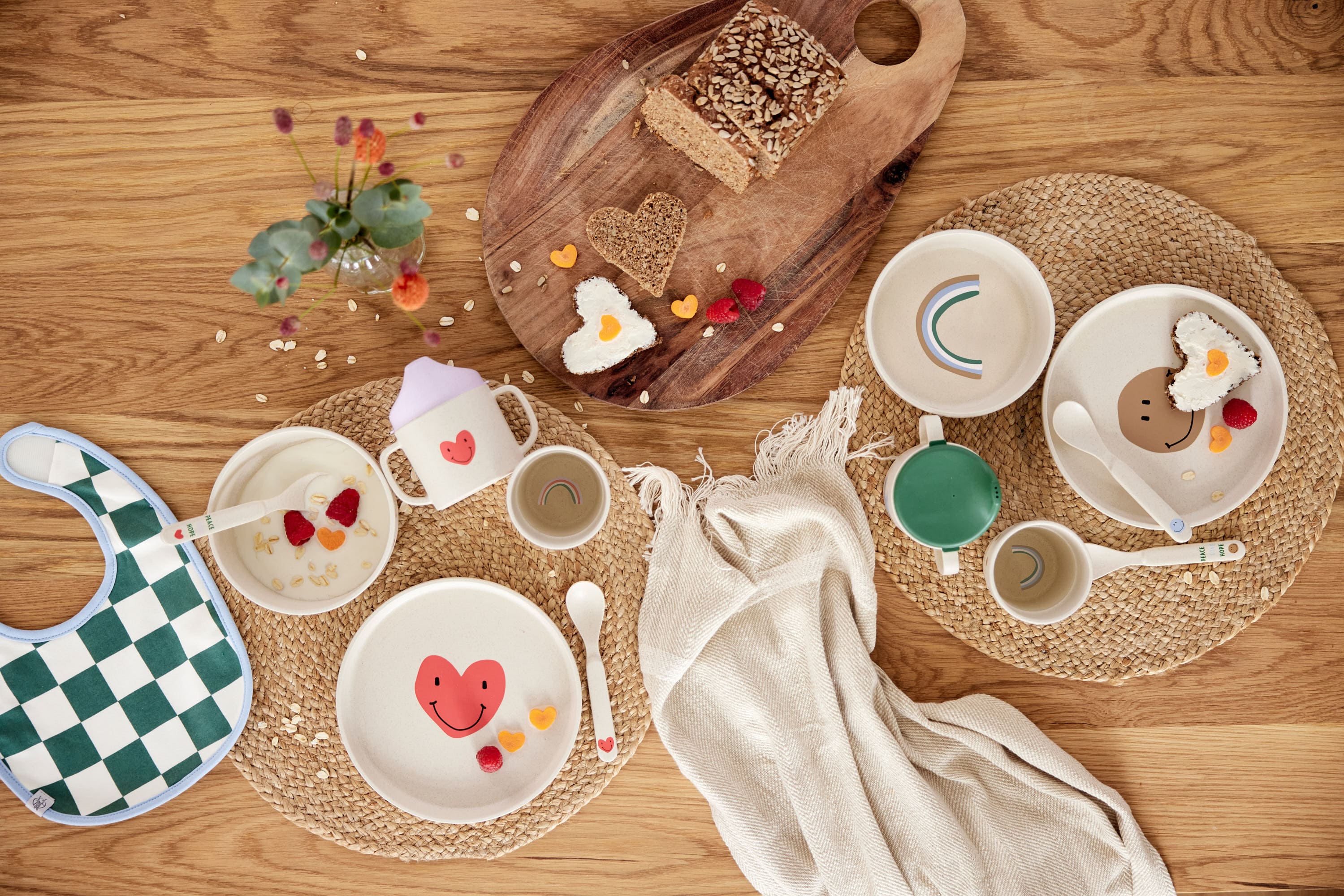 Kindergeschirr Set (Teller - Schüssel - Becher - Löffel) - Happy Rascals, Herz