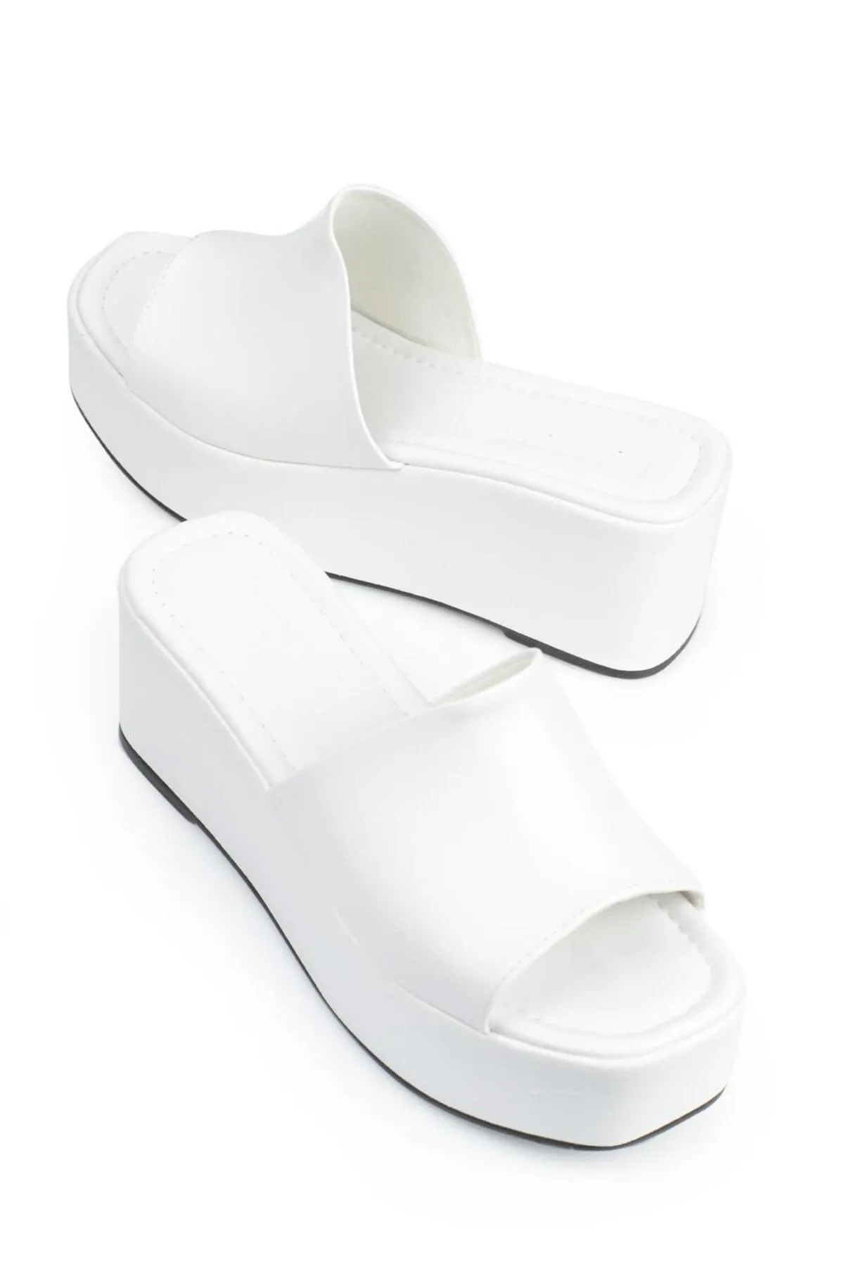 Capone Outfitters  Capone Skin Wedge Heeled Single Strap Damen-Flatform-Hausschuhe