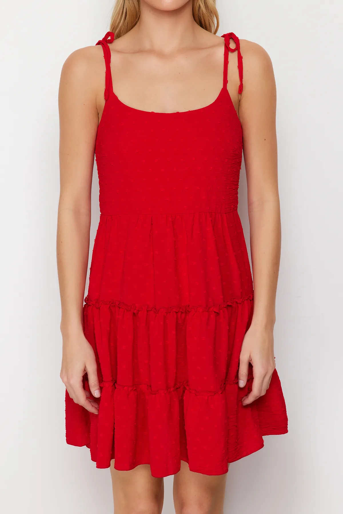 Trendyol Collection  Mini-Webkleid mit rotem Rock und Volantstoff TWOSS24EL00718