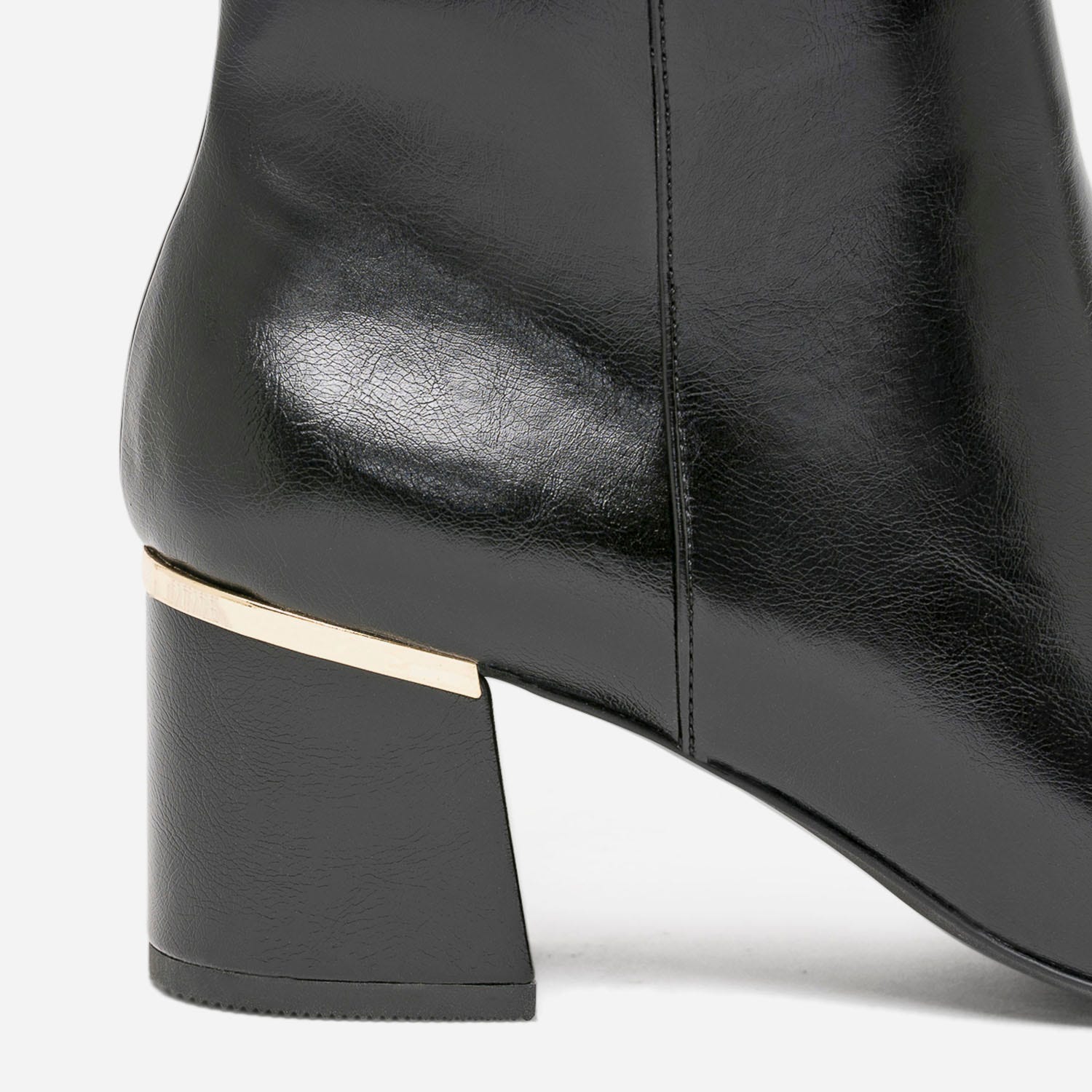 Boots noir avec barrette talon