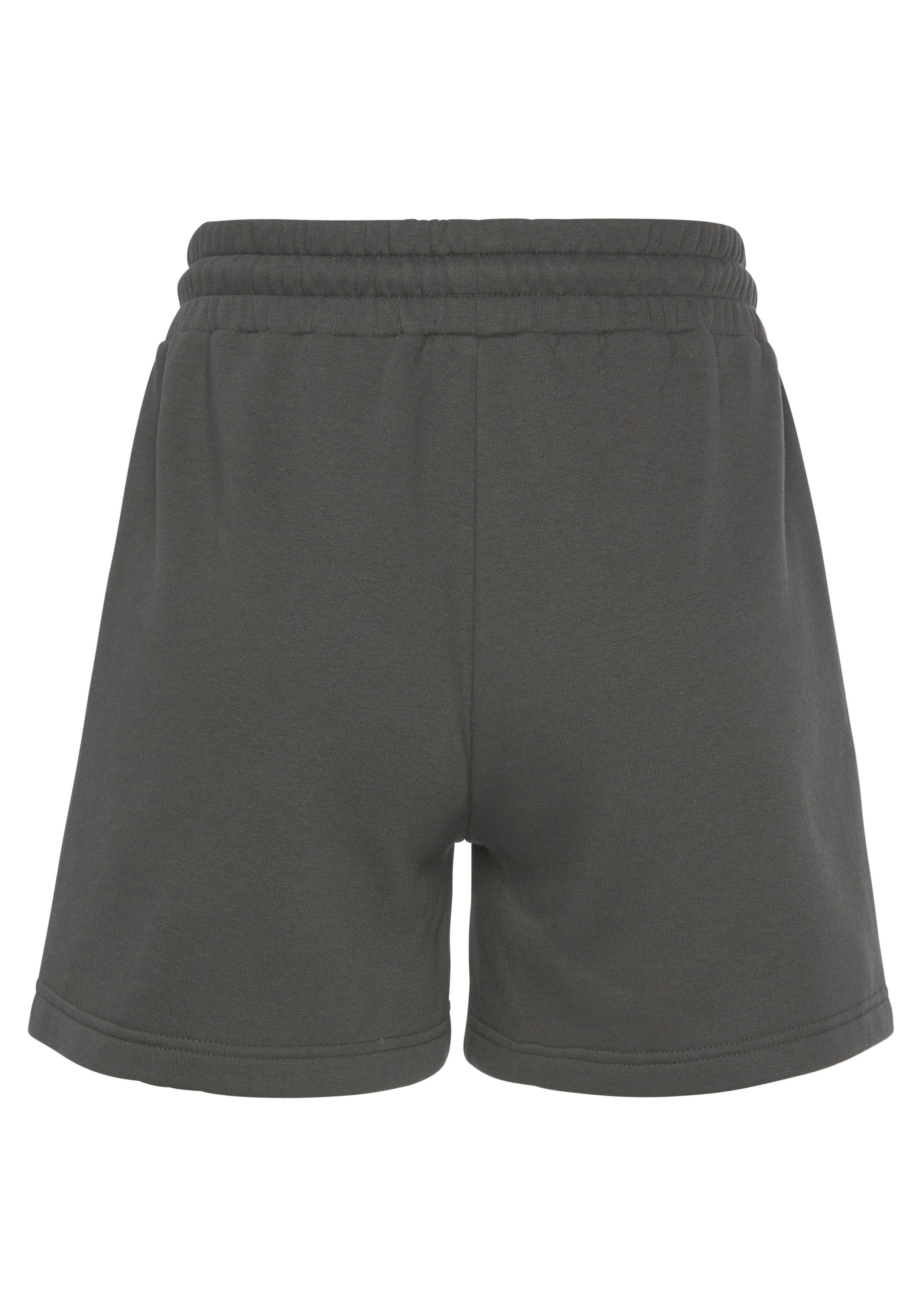 Bench. Relaxshorts mit aufgesetzten Taschen, Loungeanzug