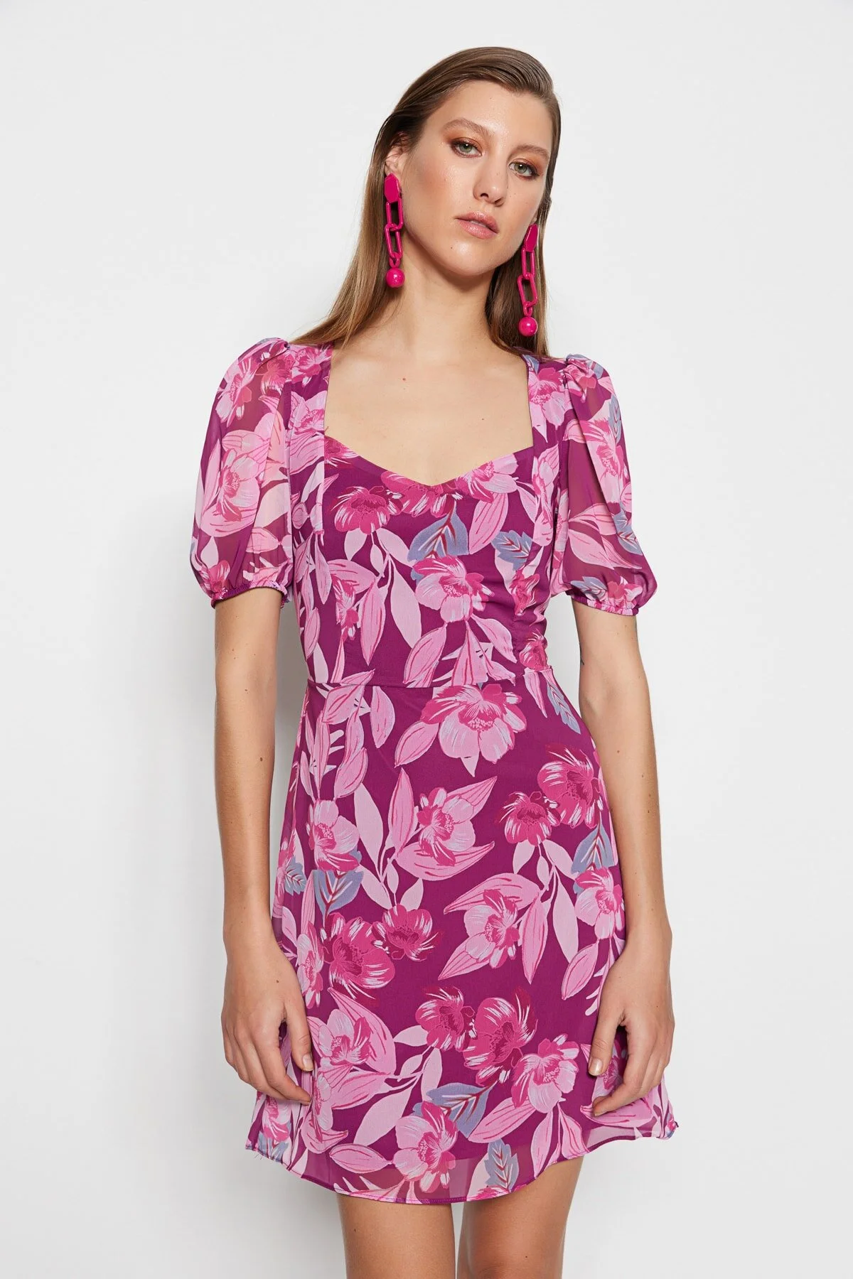 Trendyol Collection  Lila geblümtes A-Linien-Minikleid aus Chiffon mit Futter TWOSS22EL2168