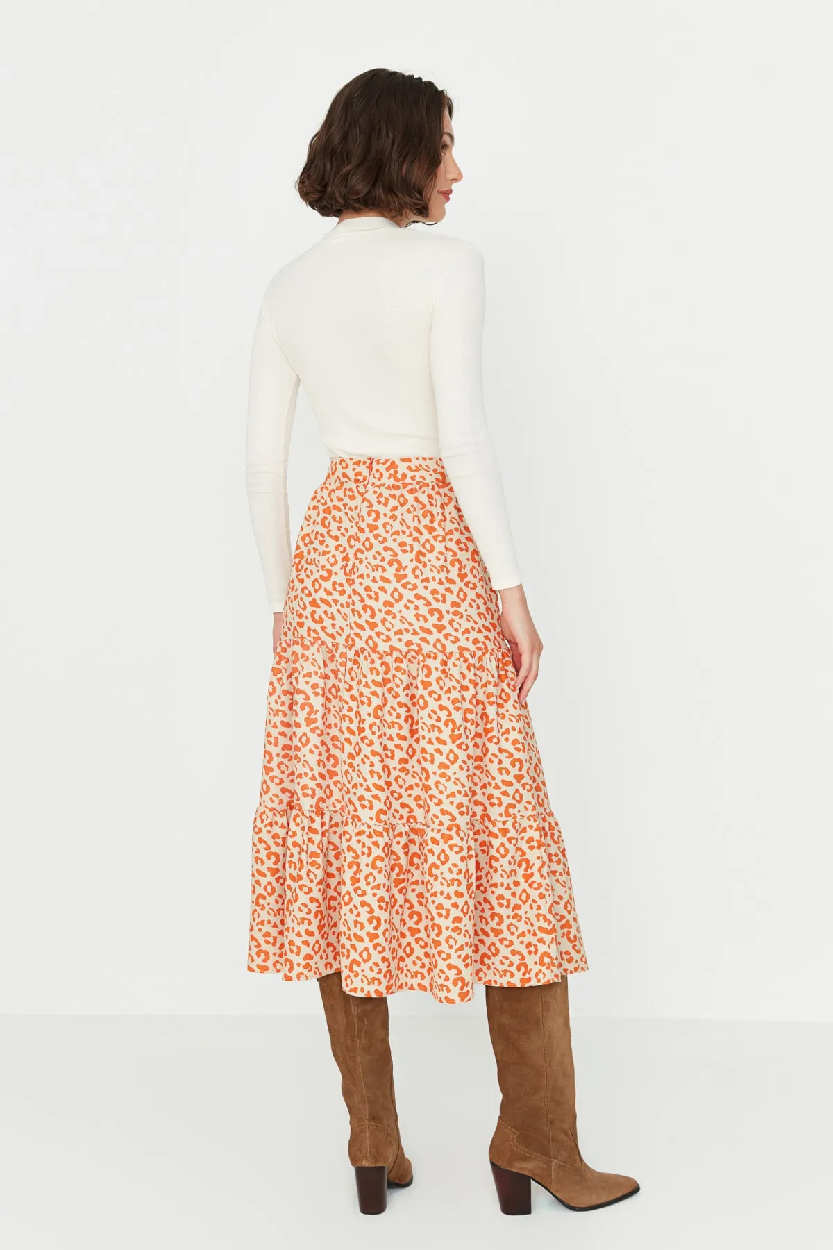 Trendyol Collection  Kamelfarbener, ausgestellter Midi-Webrock mit Blumenmuster und hoher Taille TWOSS21ET0041