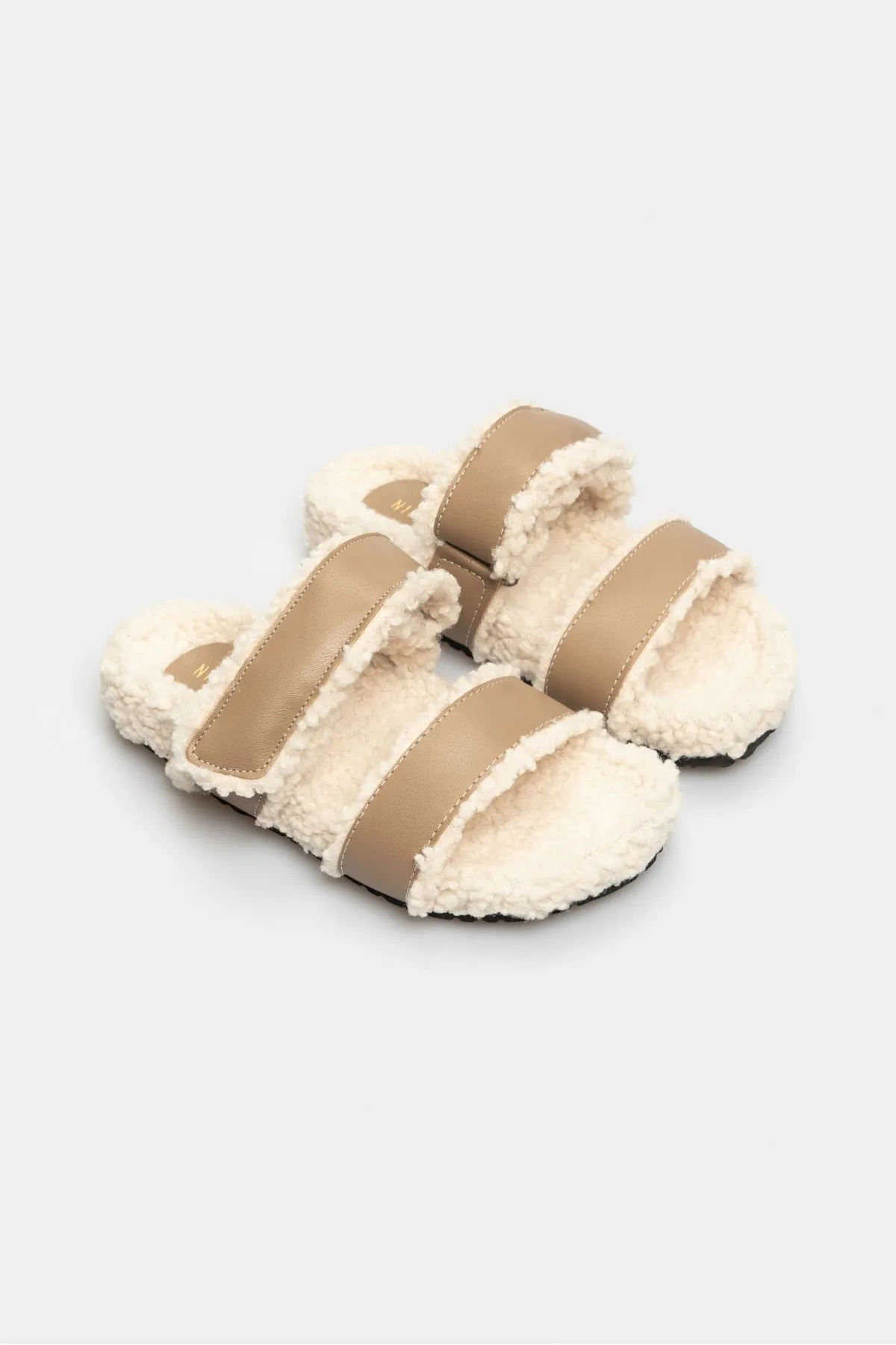 NİŞANTAŞI SHOES  Barrow Damen-Hausschuhe in Dunkelbeige mit mattem Klettverschluss und flacher Sohle