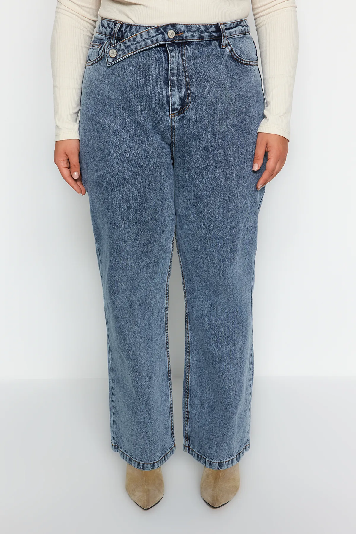 Trendyol Curve  Blaue, weit geschnittene Jeans TBBAW24CJ00008