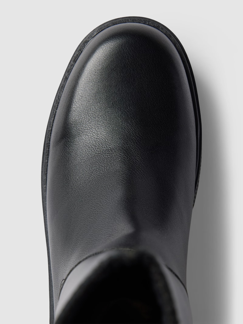 Chelsea Boots in Leder-Optik in schwarz