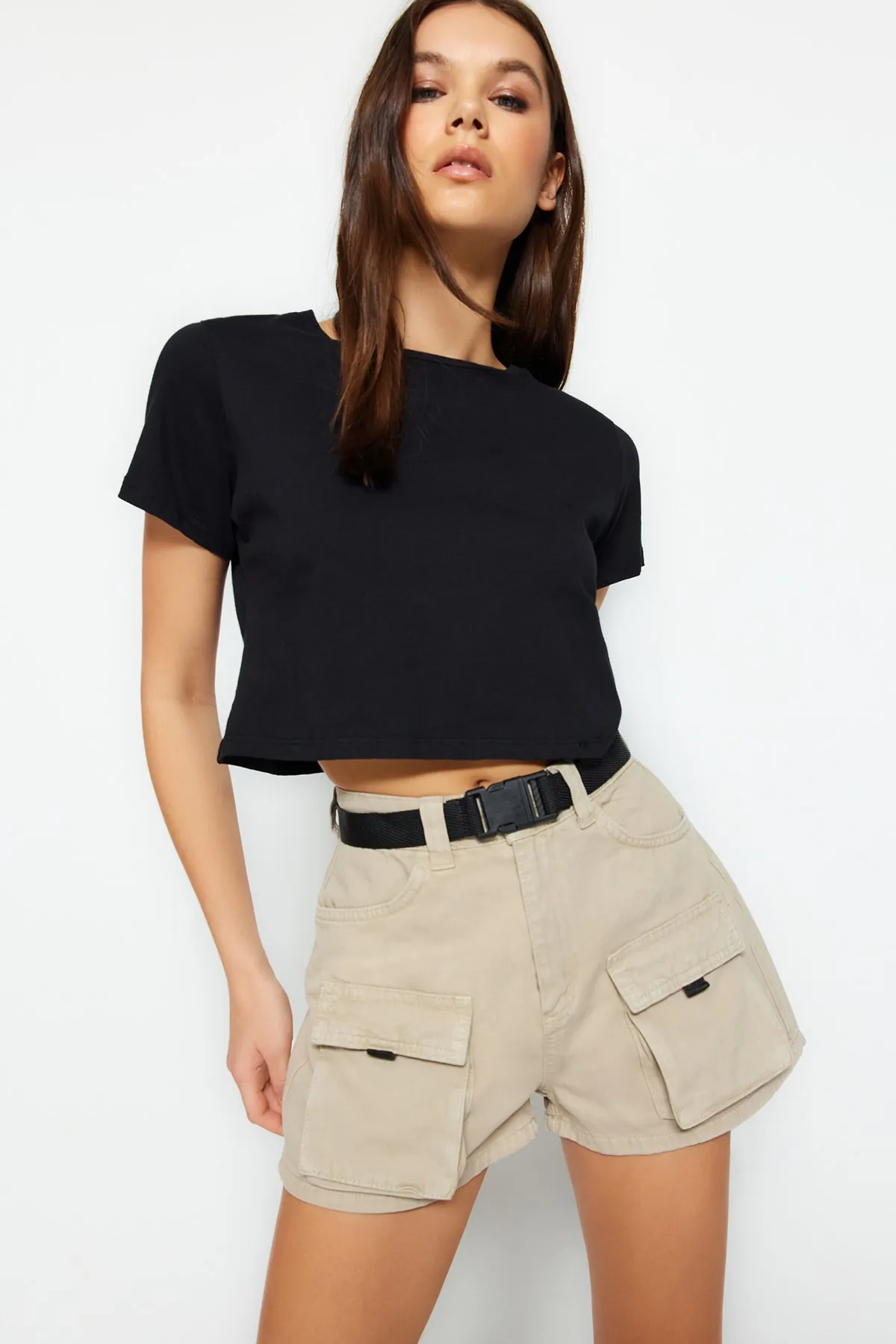 Trendyol Collection  Beige Cargo-Shorts und Bermuda mit Taschen TWOSS23SR00245