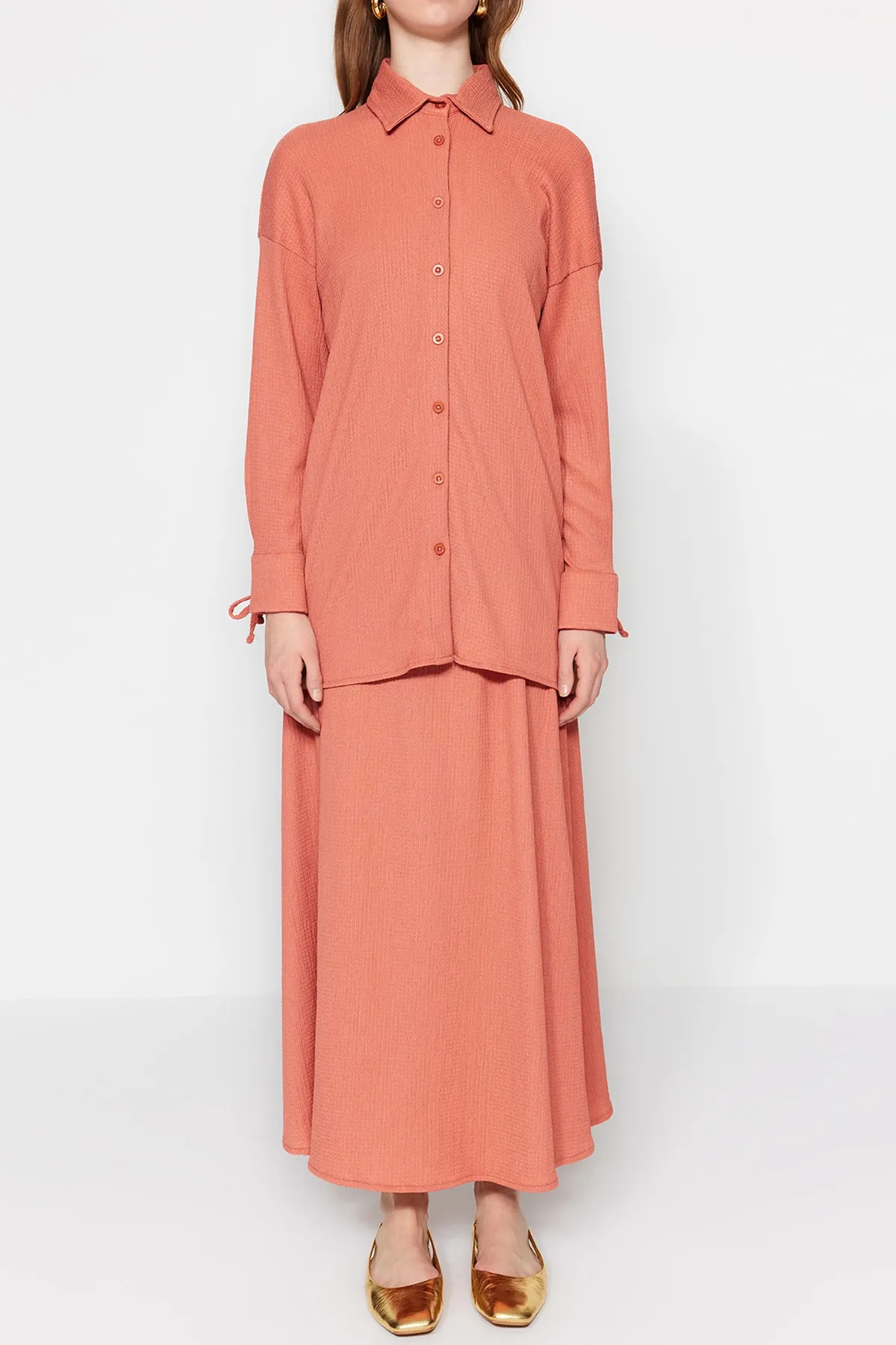 Trendyol Modest  Strickset aus Tunika und Rock in Zimt-Crinkle-Optik TCTSS23US00054