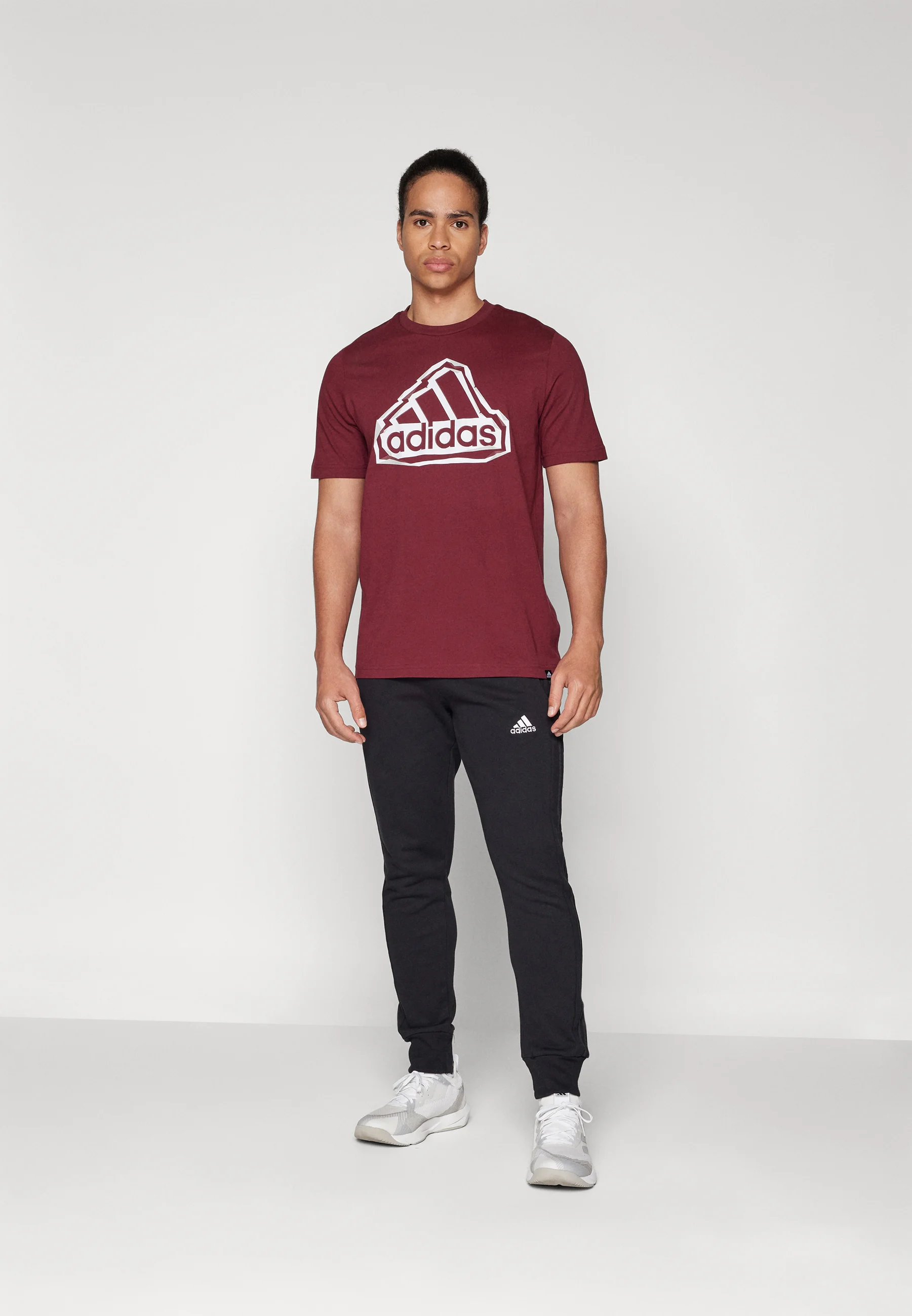 adidas Sportswear ESSENTIALS TAPERED CUFFED 3-STRIPES - Pantalón deportivo